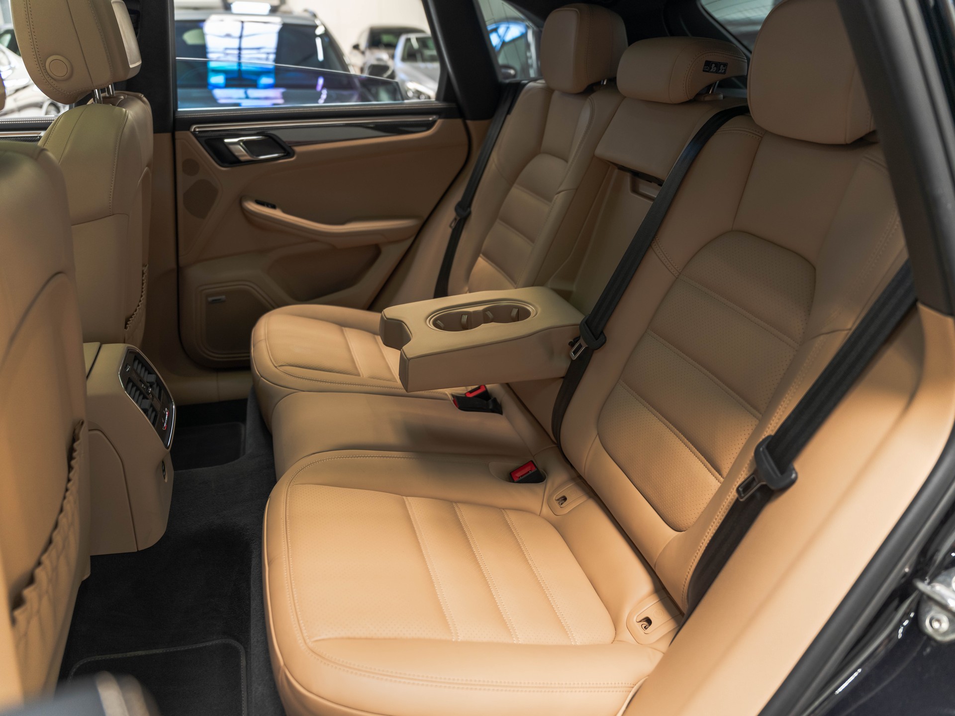 PORSCHE Macan Turbo PDK-image-11