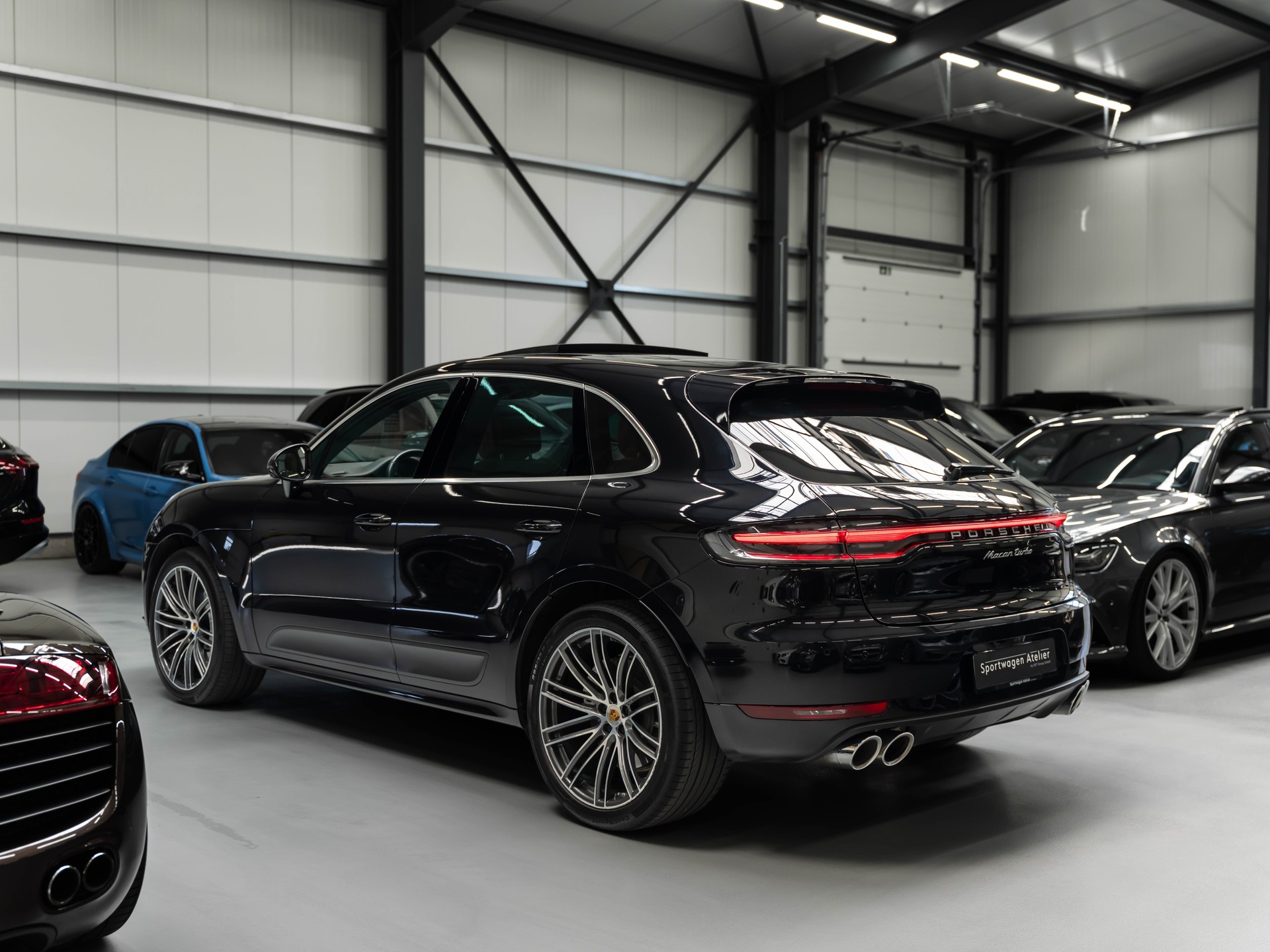 PORSCHE Macan Turbo PDK-showroom-element-1