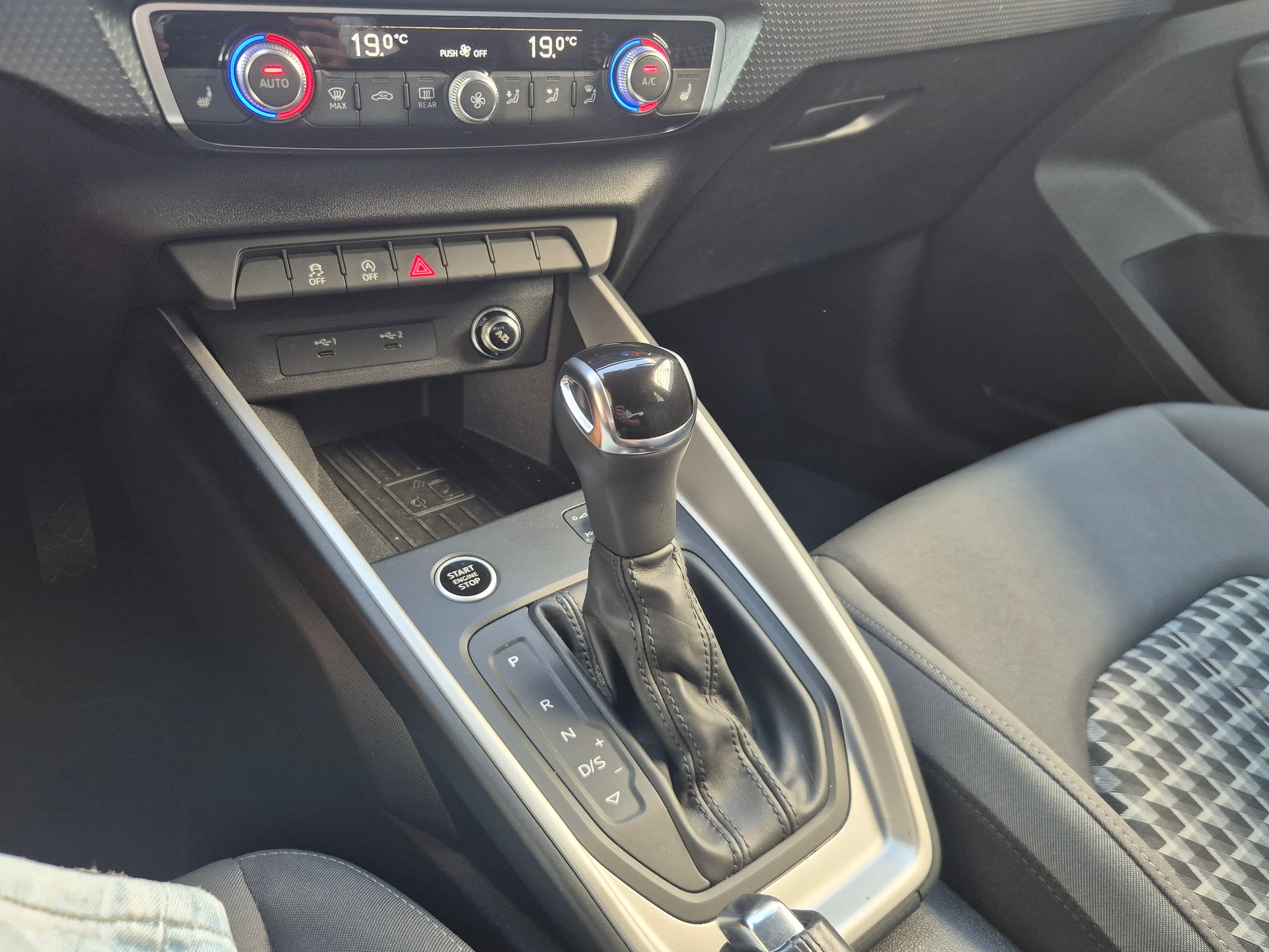 AUDI A1 Sportback 35 TFSI S Line S-tronic-image-13