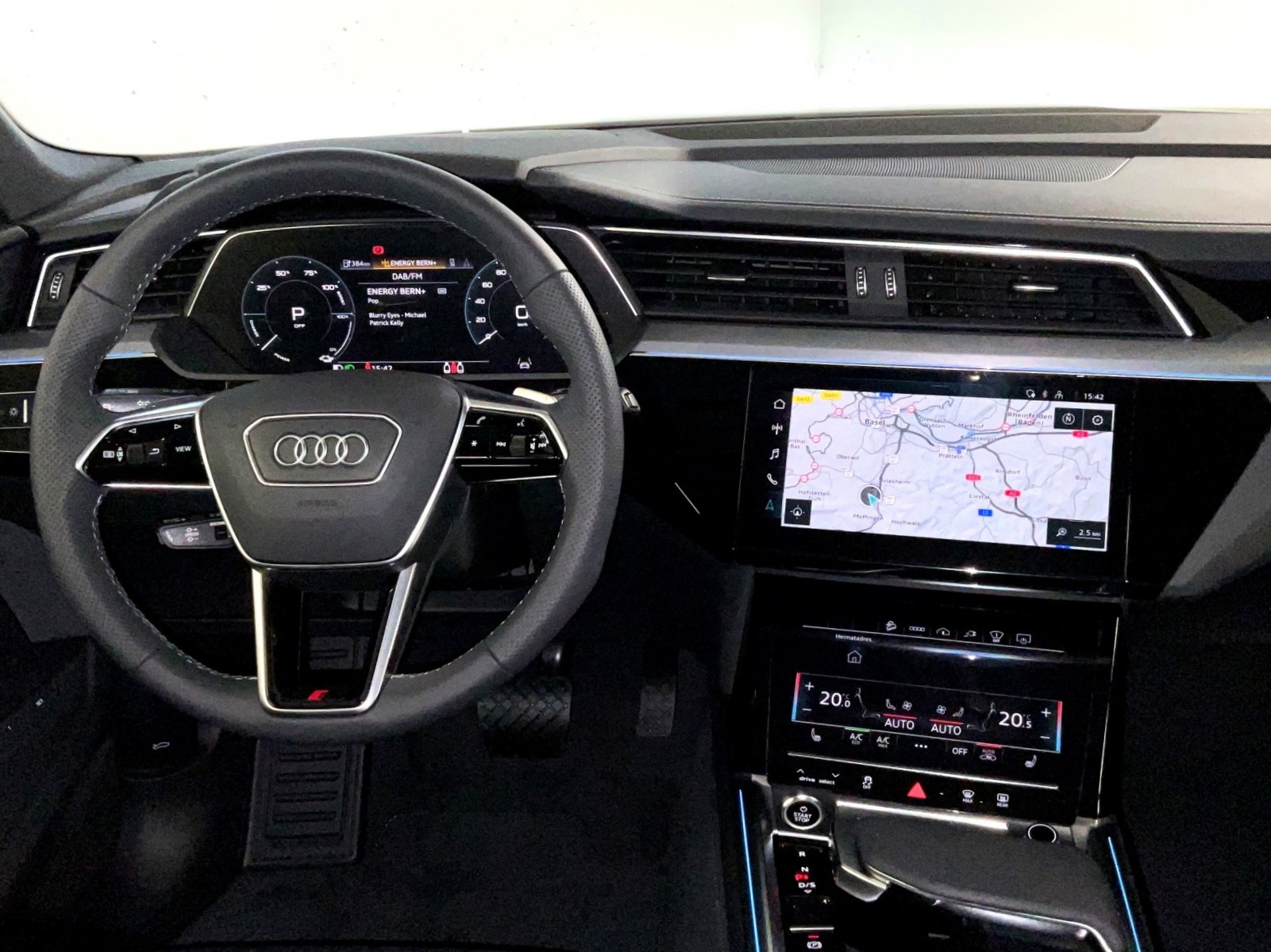 AUDI e-tron 55 S Line Black Edition quattro-image-6