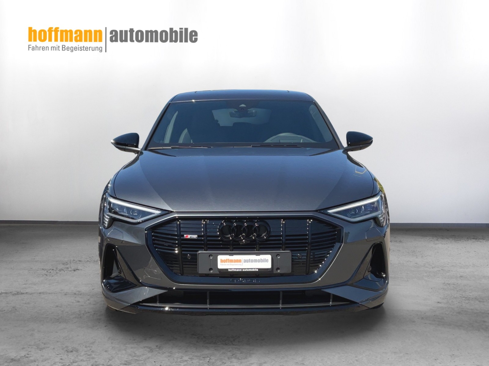 AUDI e-tron 55 S Line Black Edition quattro-showroom-element-1