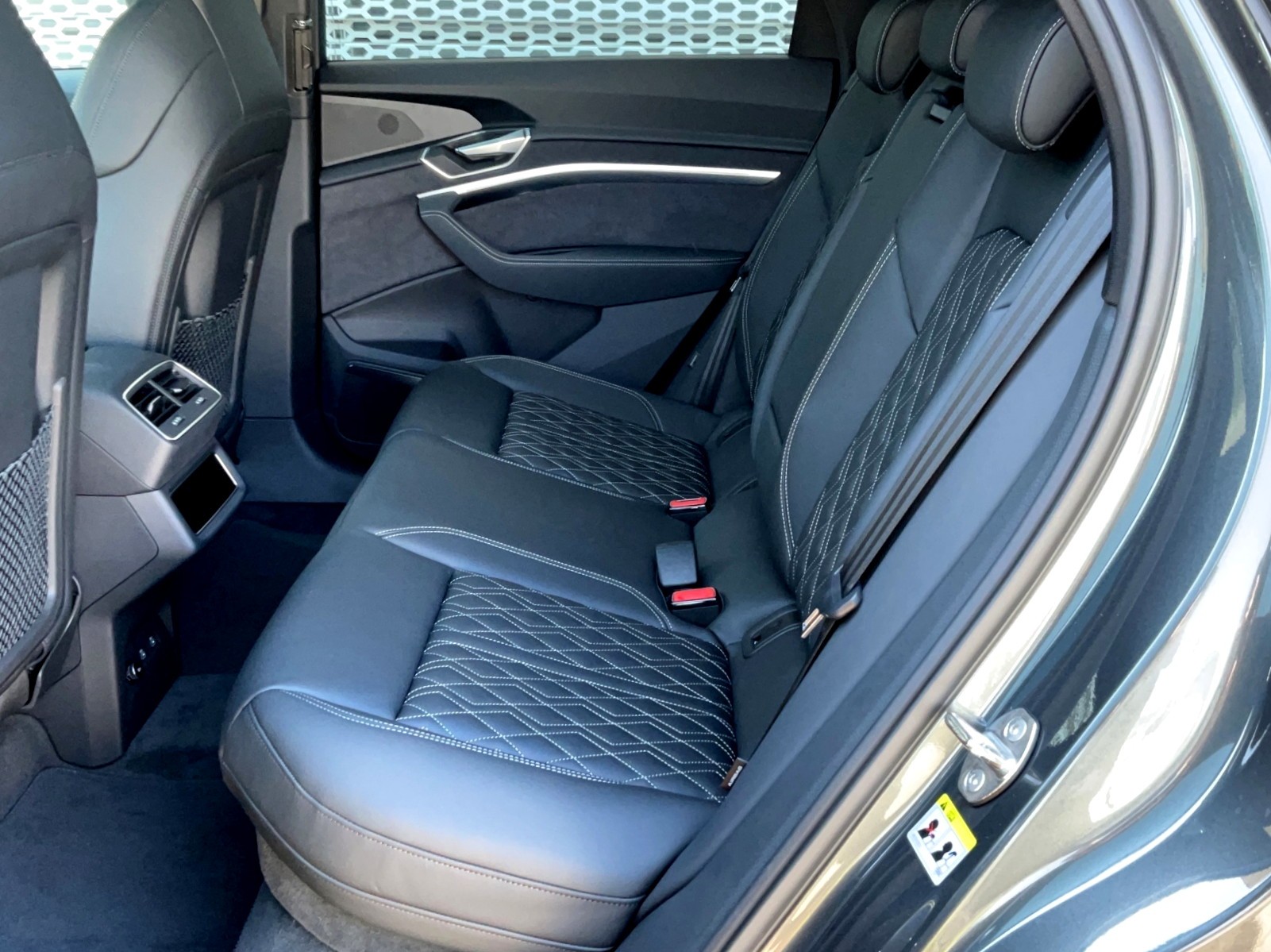 AUDI e-tron 55 S Line Black Edition quattro-image-10
