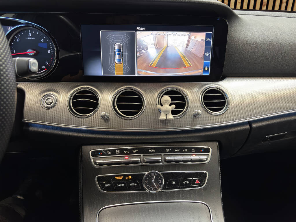 MERCEDES-BENZ E 220 d-image-10