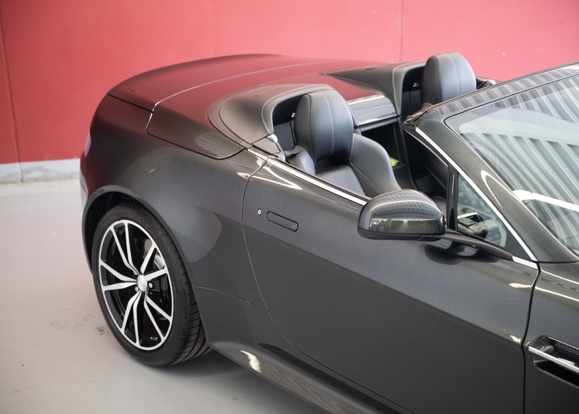 ASTON MARTIN V8 Vantage 4.7 S Roadster SP10 (Limited Edition 1/161, Swiss car, beautiful condition, full Aston history)-image-13