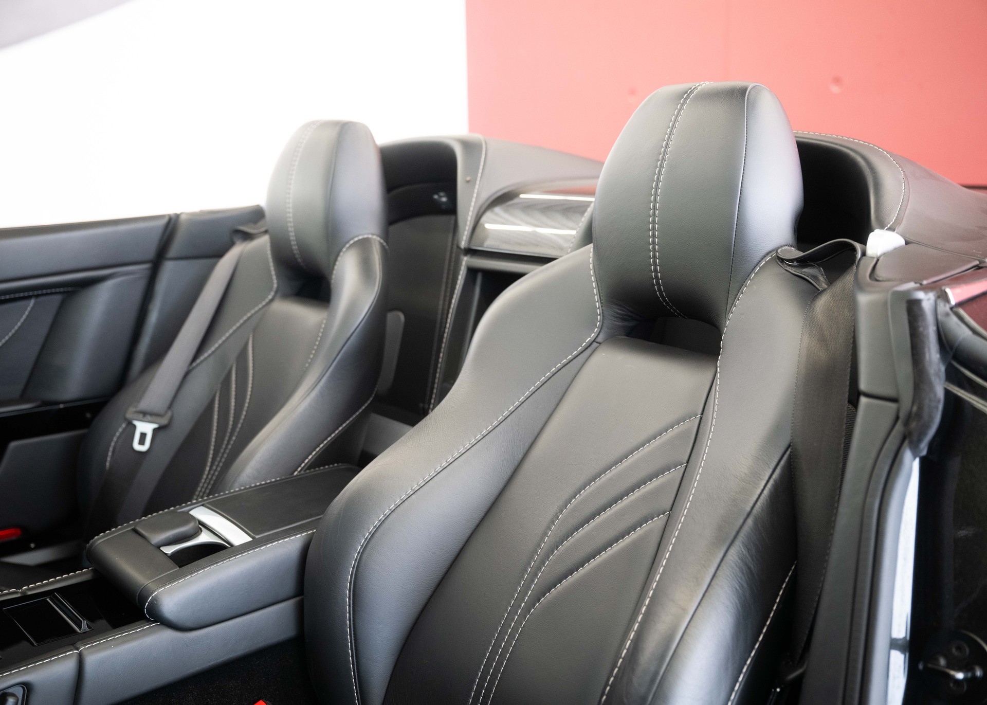 ASTON MARTIN V8 Vantage 4.7 S Roadster SP10 (Limited Edition 1/161, Swiss car, beautiful condition, full Aston history)-image-23
