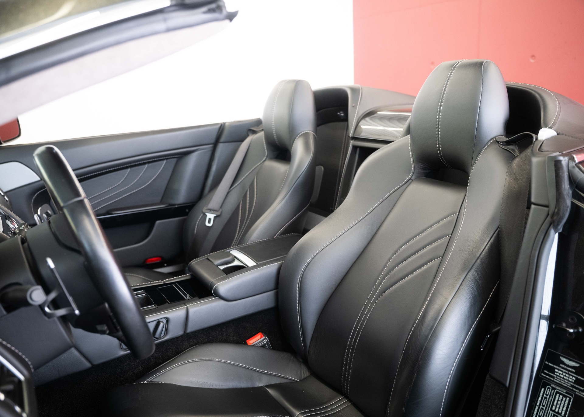 ASTON MARTIN V8 Vantage 4.7 S Roadster SP10 (Limited Edition 1/161, Swiss car, beautiful condition, full Aston history)-image-22