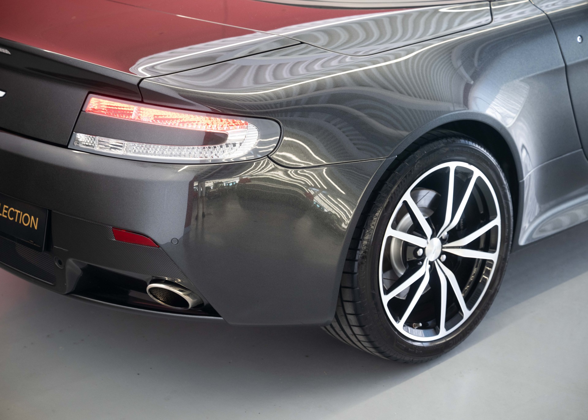 ASTON MARTIN V8 Vantage 4.7 S Roadster SP10 (Limited Edition 1/161, Swiss car, beautiful condition, full Aston history)-image-15