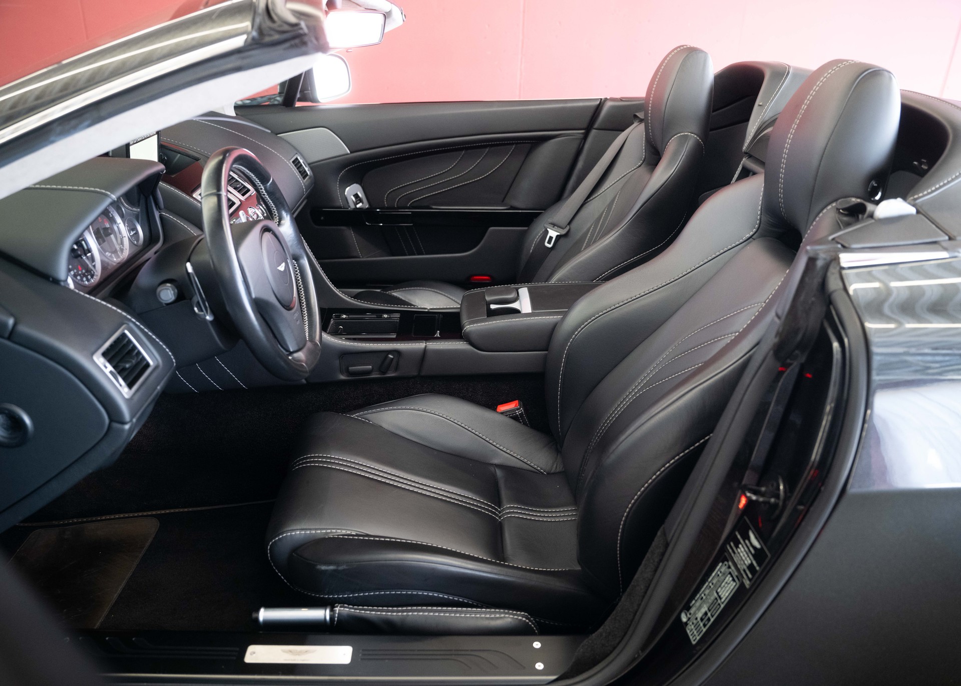 ASTON MARTIN V8 Vantage 4.7 S Roadster SP10 (Limited Edition 1/161, Swiss car, beautiful condition, full Aston history)-image-21