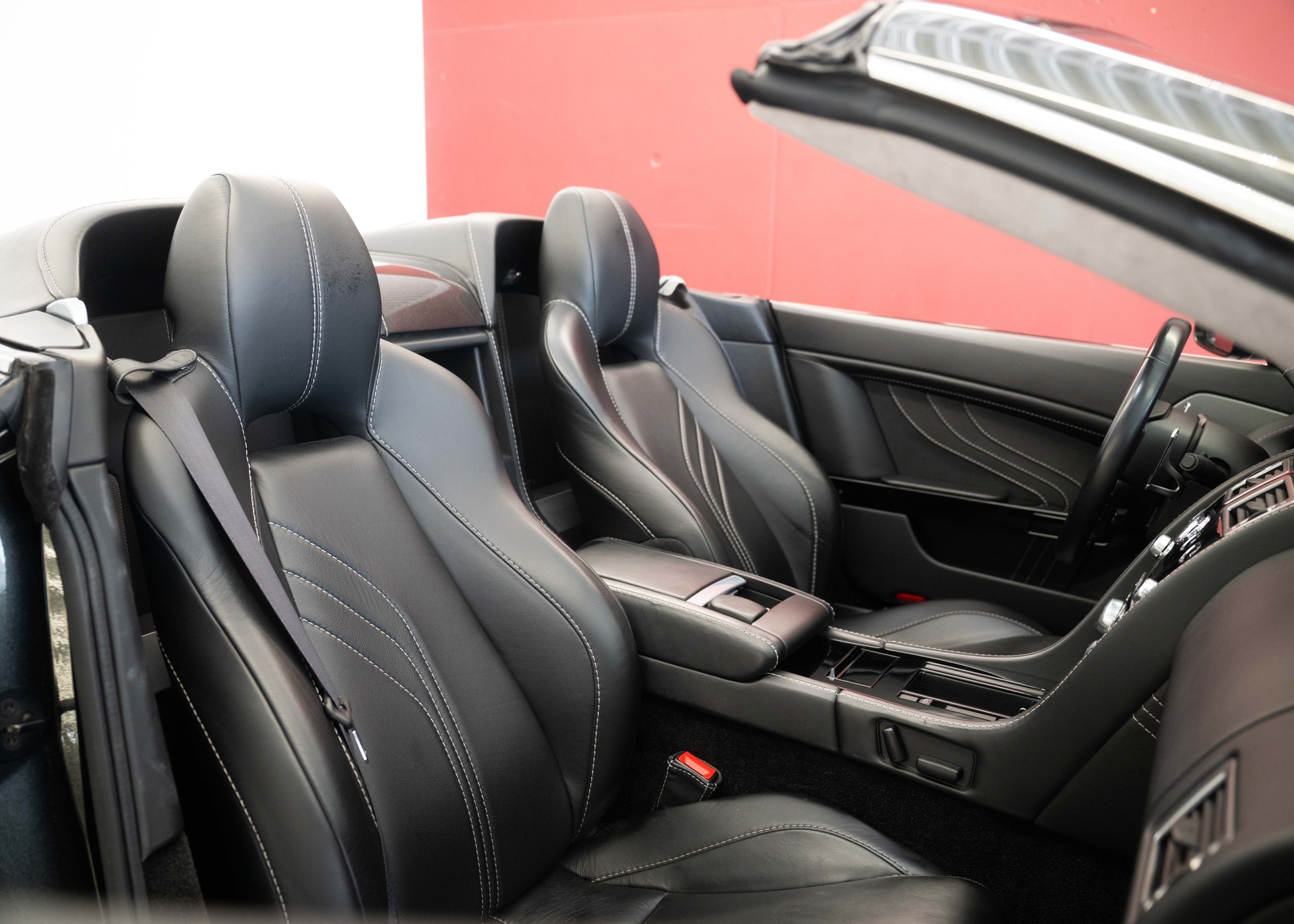 ASTON MARTIN V8 Vantage 4.7 S Roadster SP10 (Limited Edition 1/161, Swiss car, beautiful condition, full Aston history)-image-25