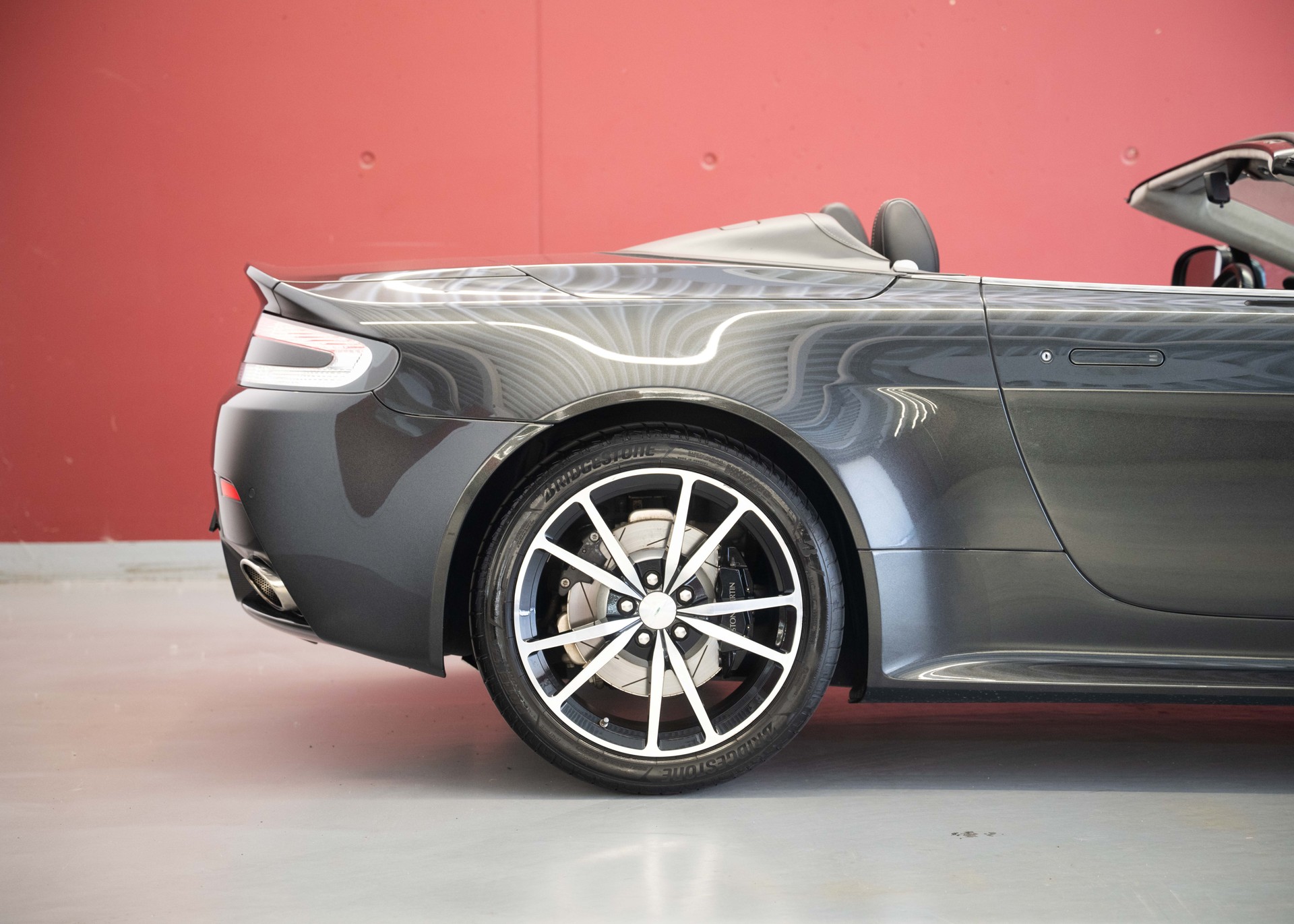 ASTON MARTIN V8 Vantage 4.7 S Roadster SP10 (Limited Edition 1/161, Swiss car, beautiful condition, full Aston history)-image-9