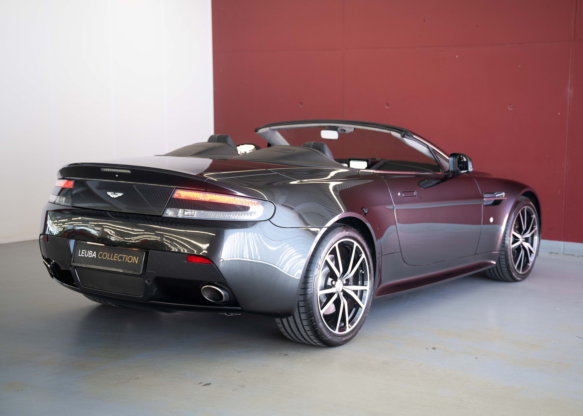 ASTON MARTIN V8 Vantage 4.7 S Roadster SP10 (Limited Edition 1/161, Swiss car, beautiful condition, full Aston history)-image-4