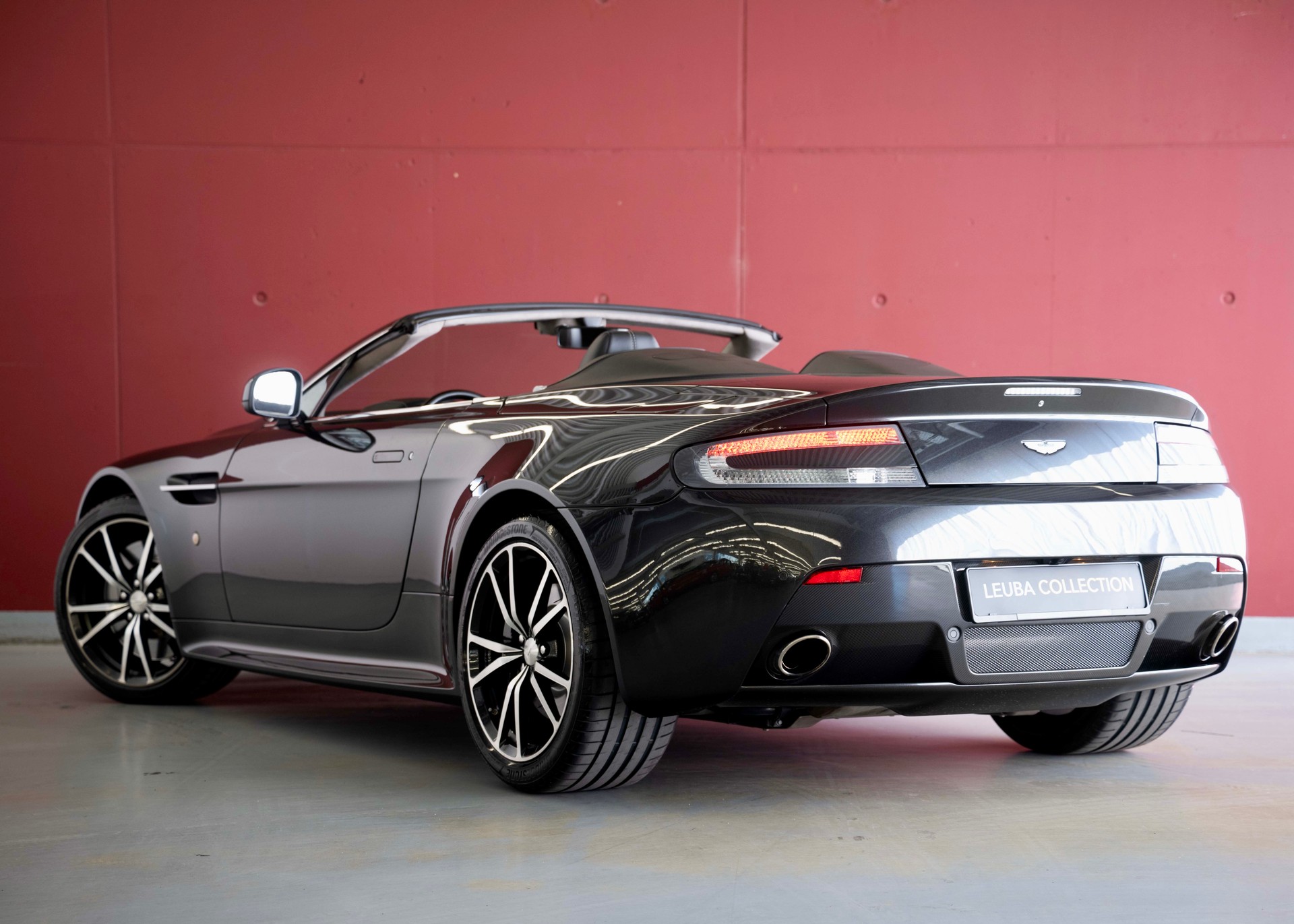 ASTON MARTIN V8 Vantage 4.7 S Roadster SP10 (Limited Edition 1/161, Swiss car, beautiful condition, full Aston history)-showroom-element-1