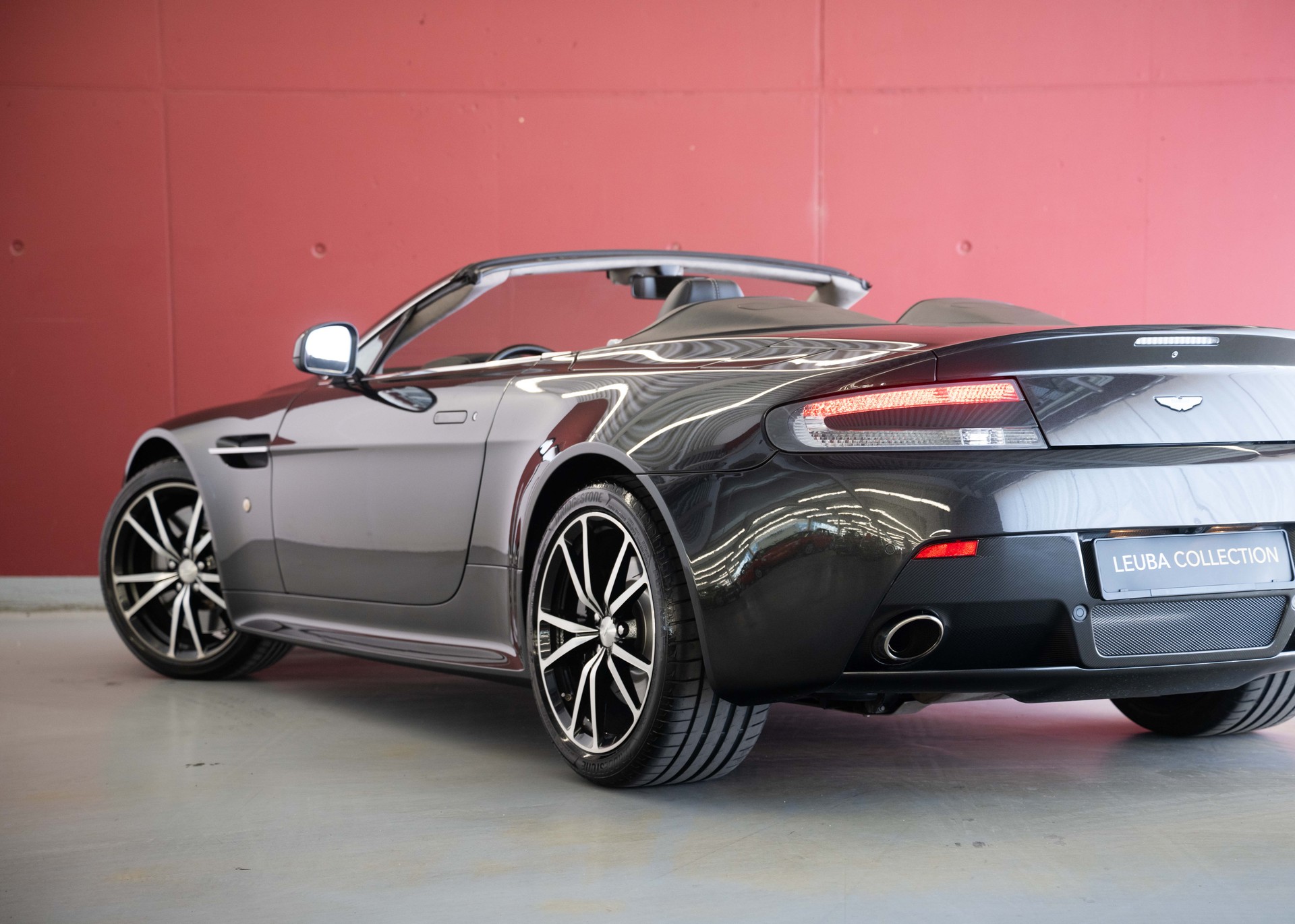 ASTON MARTIN V8 Vantage 4.7 S Roadster SP10 (Limited Edition 1/161, Swiss car, beautiful condition, full Aston history)-image-11