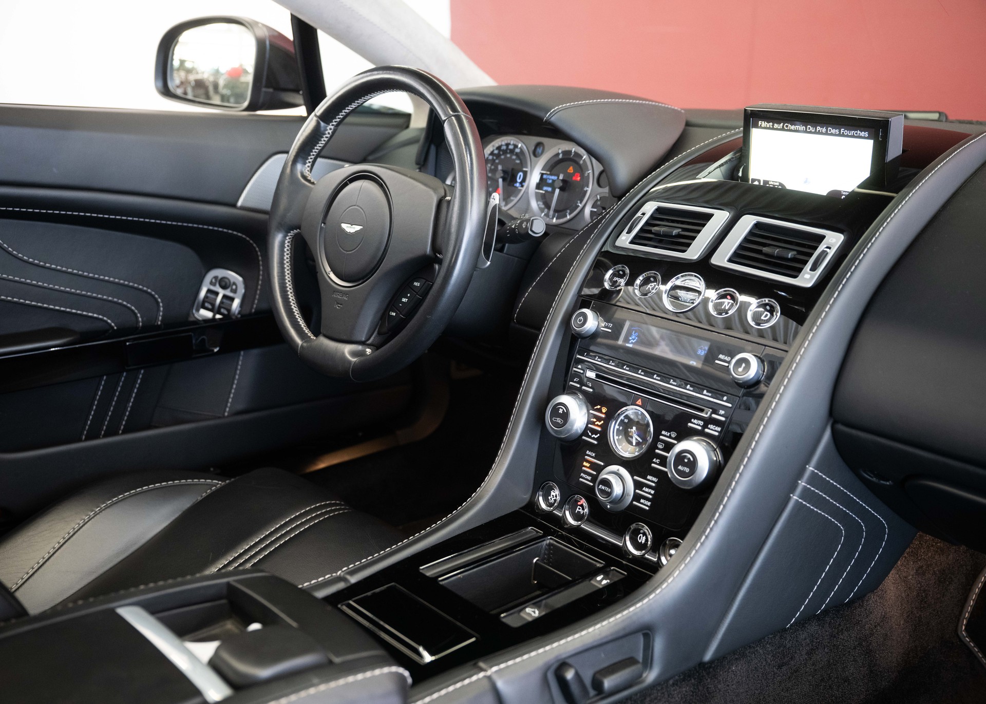 ASTON MARTIN V8 Vantage 4.7 S Roadster SP10 (Limited Edition 1/161, Swiss car, beautiful condition, full Aston history)-image-19