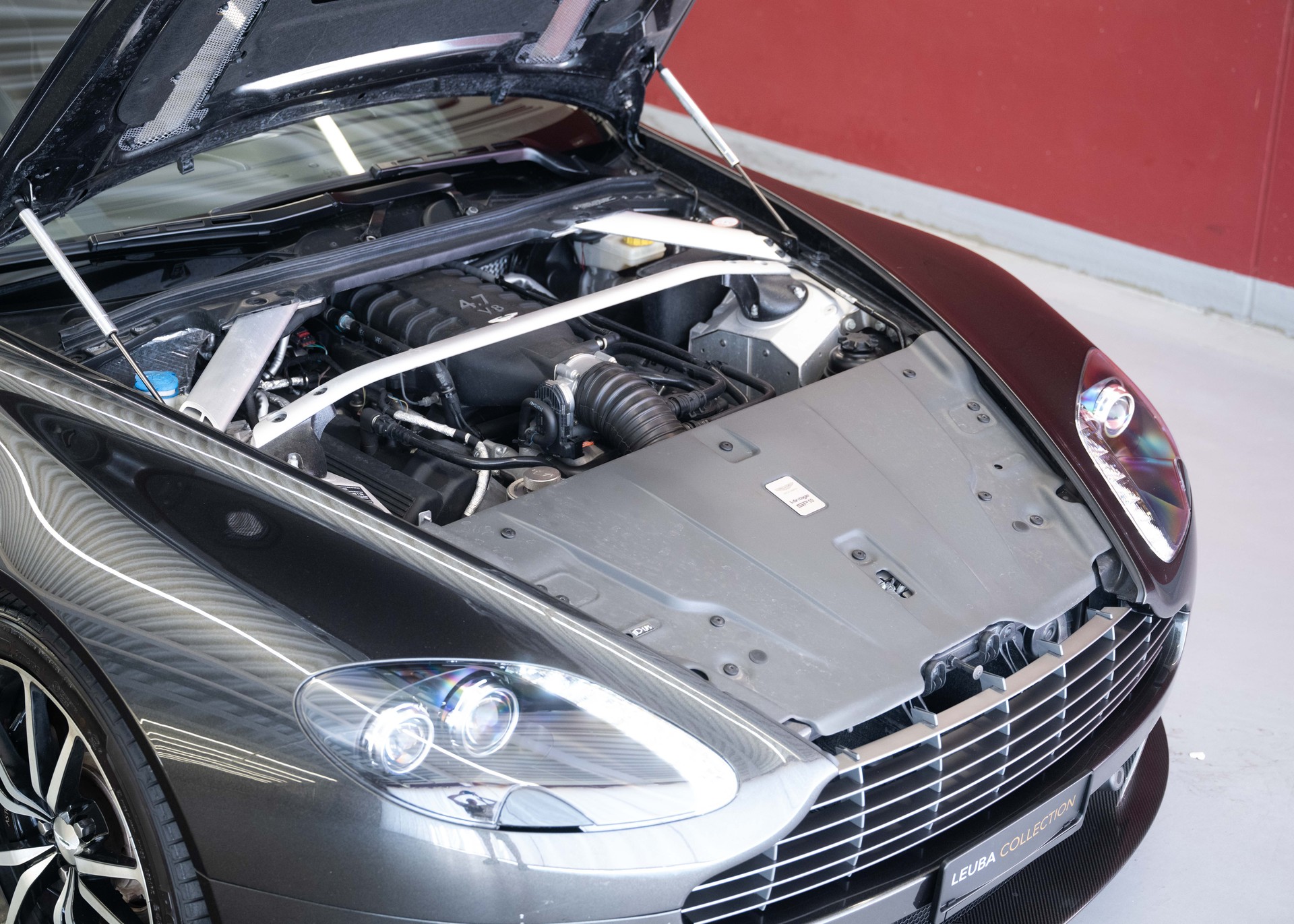 ASTON MARTIN V8 Vantage 4.7 S Roadster SP10 (Limited Edition 1/161, Swiss car, beautiful condition, full Aston history)-image-16