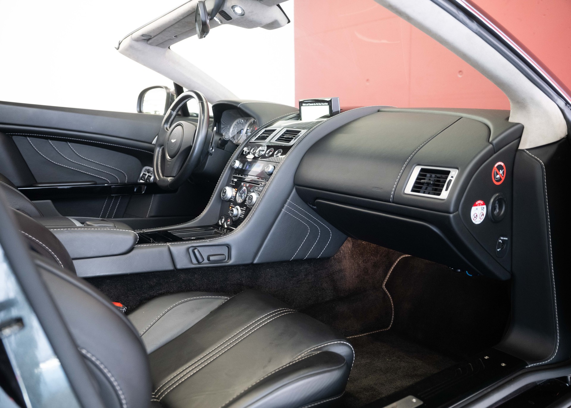 ASTON MARTIN V8 Vantage 4.7 S Roadster SP10 (Limited Edition 1/161, Swiss car, beautiful condition, full Aston history)-image-20