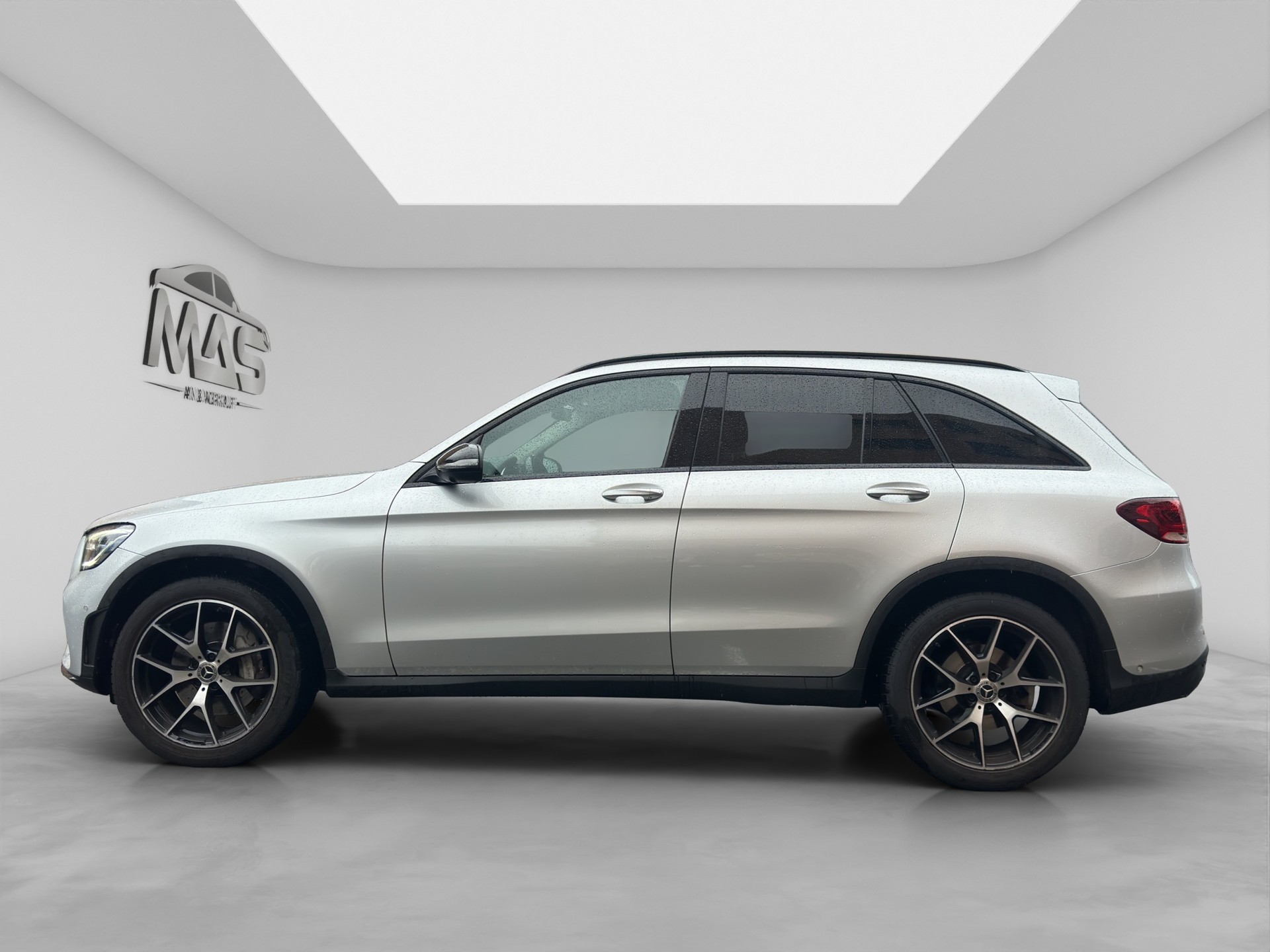 MERCEDES-BENZ GLC 220 d AMG Line 4Matic 9G-Tronic-showroom-element-2