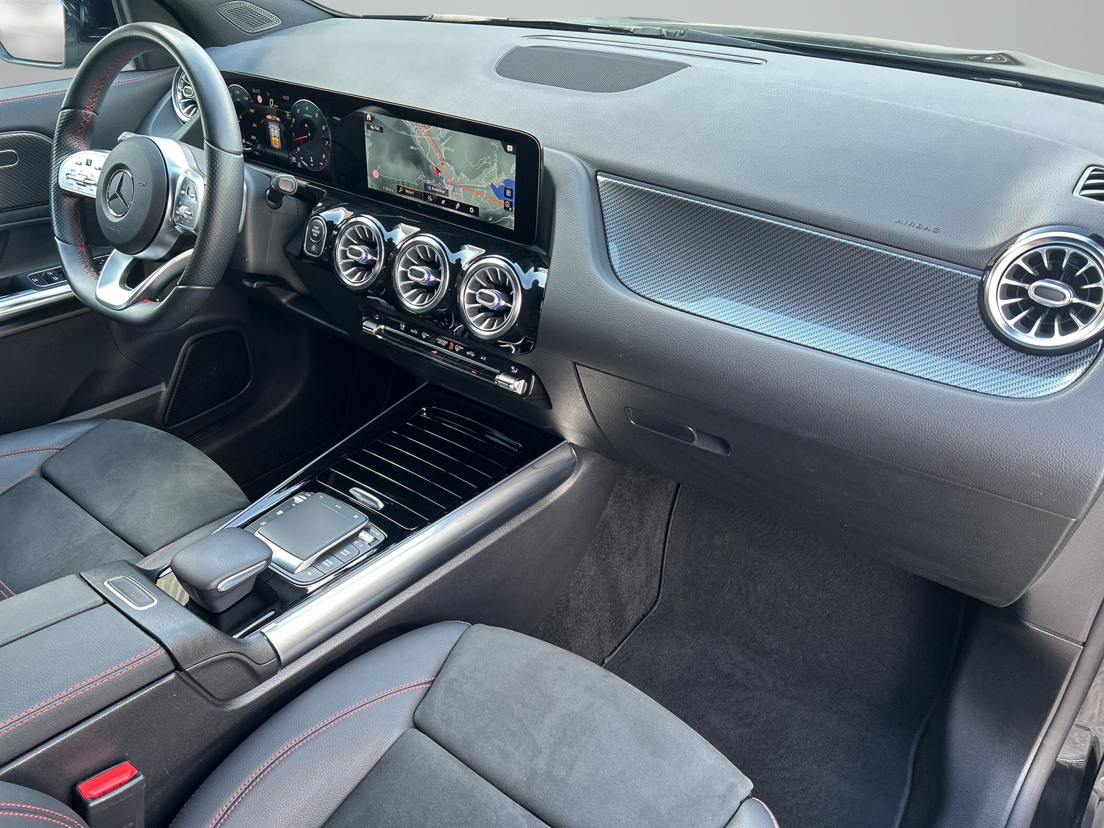 MERCEDES-BENZ GLA 250 4Matic AMG Line 8G-DCT-image-7