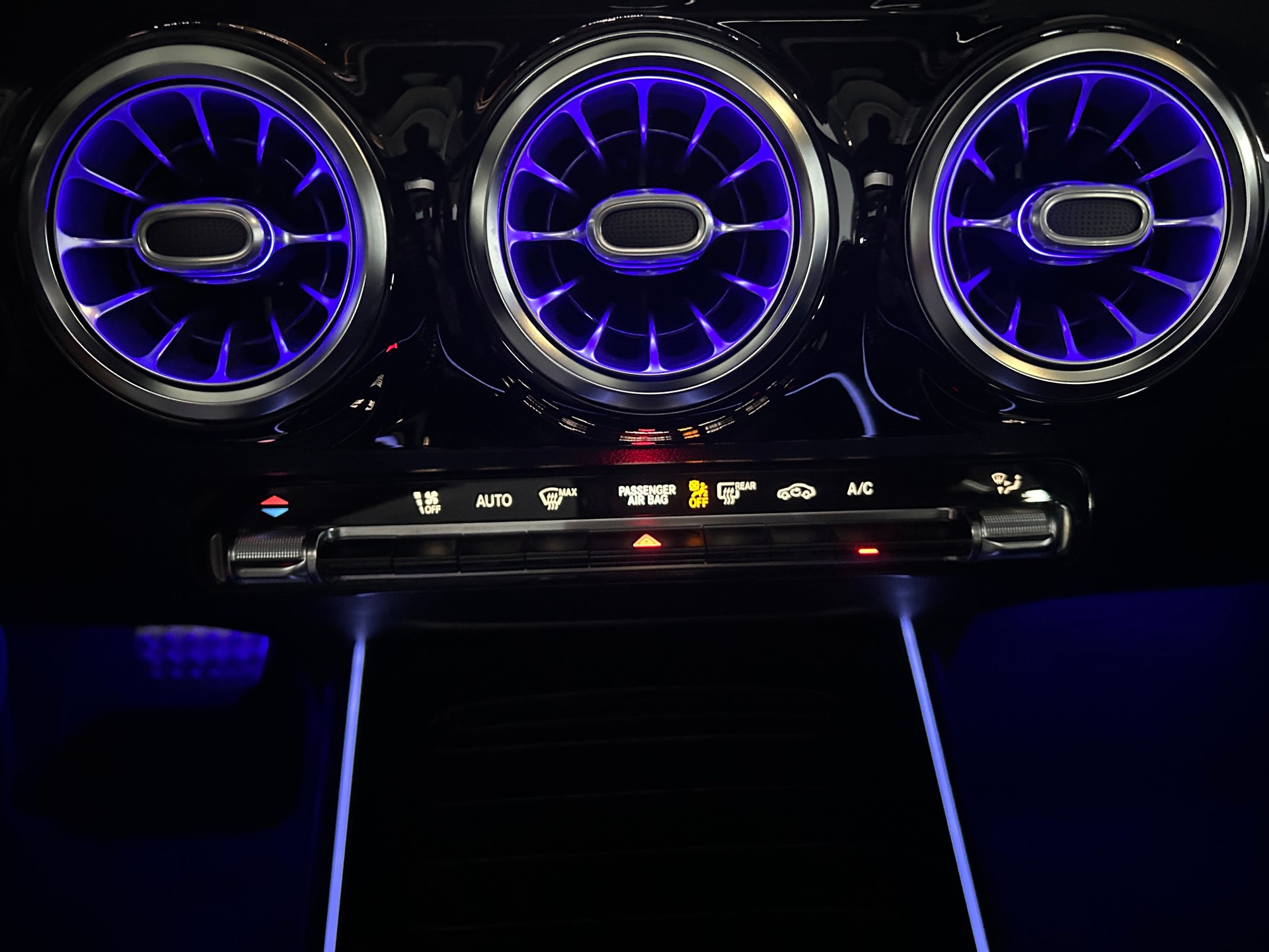MERCEDES-BENZ GLA 250 4Matic AMG Line 8G-DCT-image-12