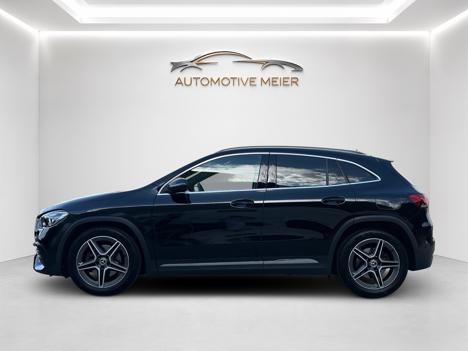 MERCEDES-BENZ GLA 250 4Matic AMG Line 8G-DCT-showroom-element-1