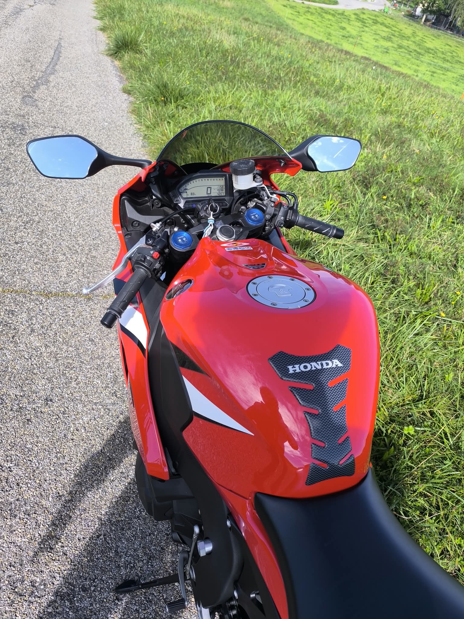 HONDA CBR 1000 RA ABS-image-1