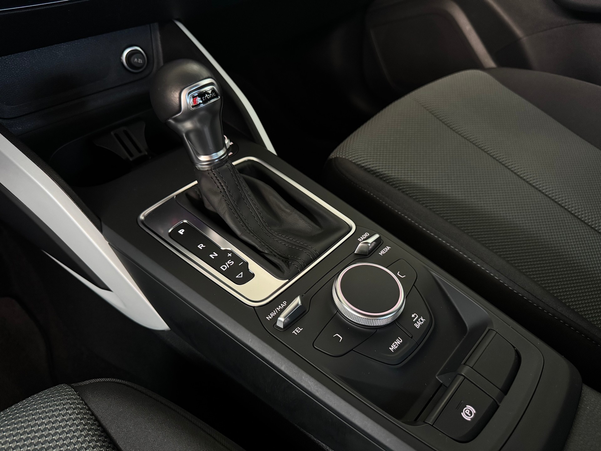 AUDI Q2 35 TFSI Design S-tronic-image-9