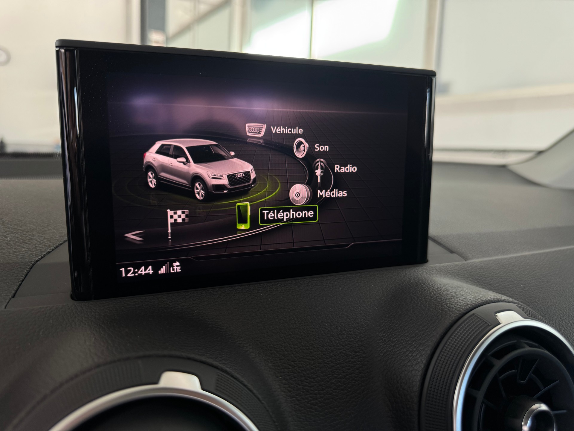 AUDI Q2 35 TFSI Design S-tronic-image-11