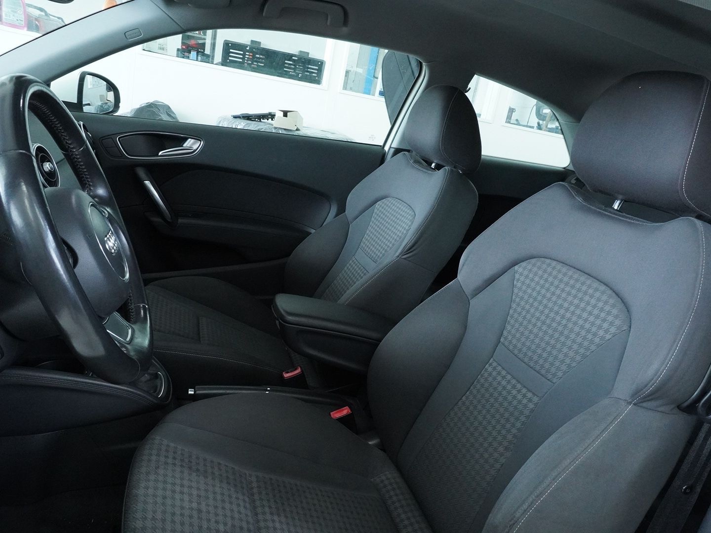 AUDI A1 1.4 TFSI Ambition-showroom-element-3