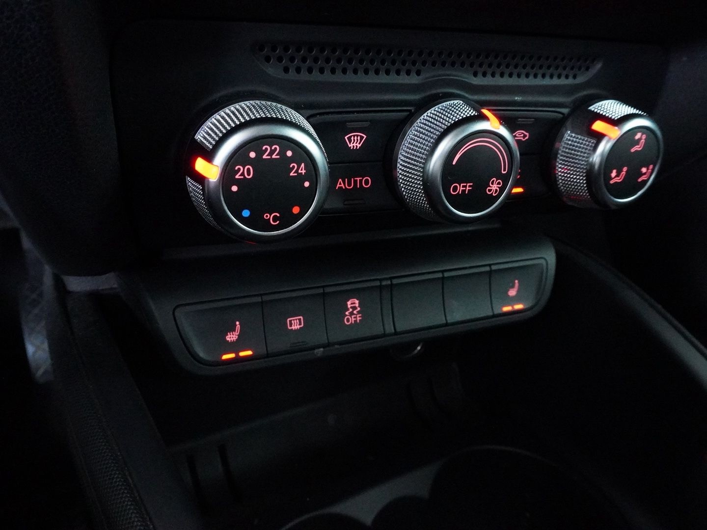 AUDI A1 1.4 TFSI Ambition-image-8