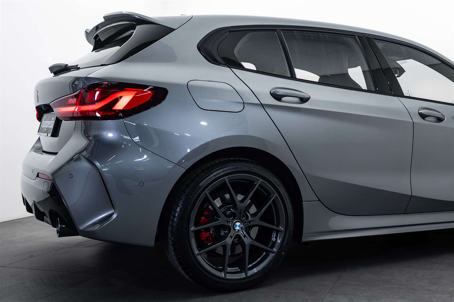 BMW 120d xDrive Steptronic M Sport Pro-showroom-element-3