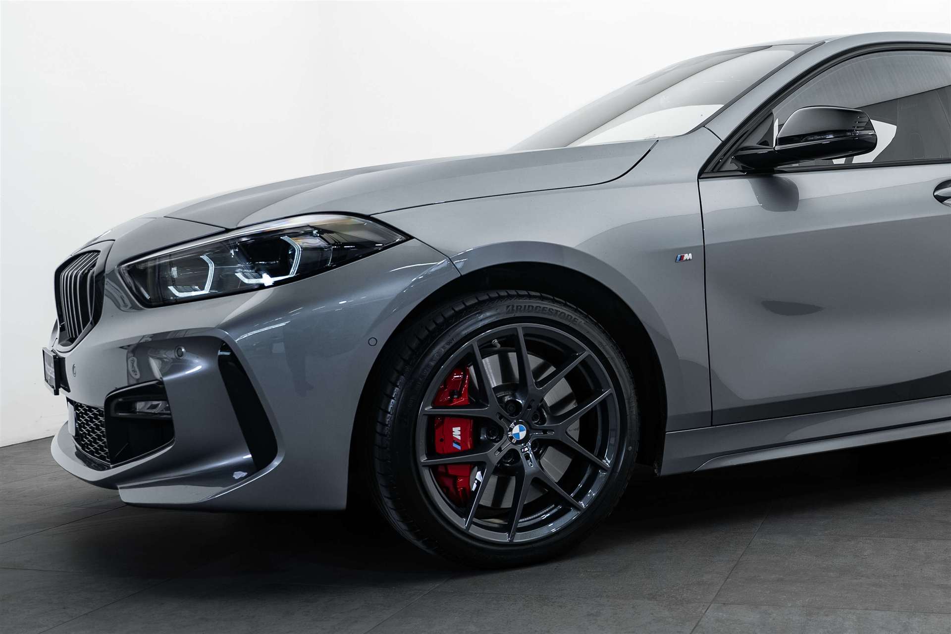 BMW 120d xDrive Steptronic M Sport Pro-showroom-element-1