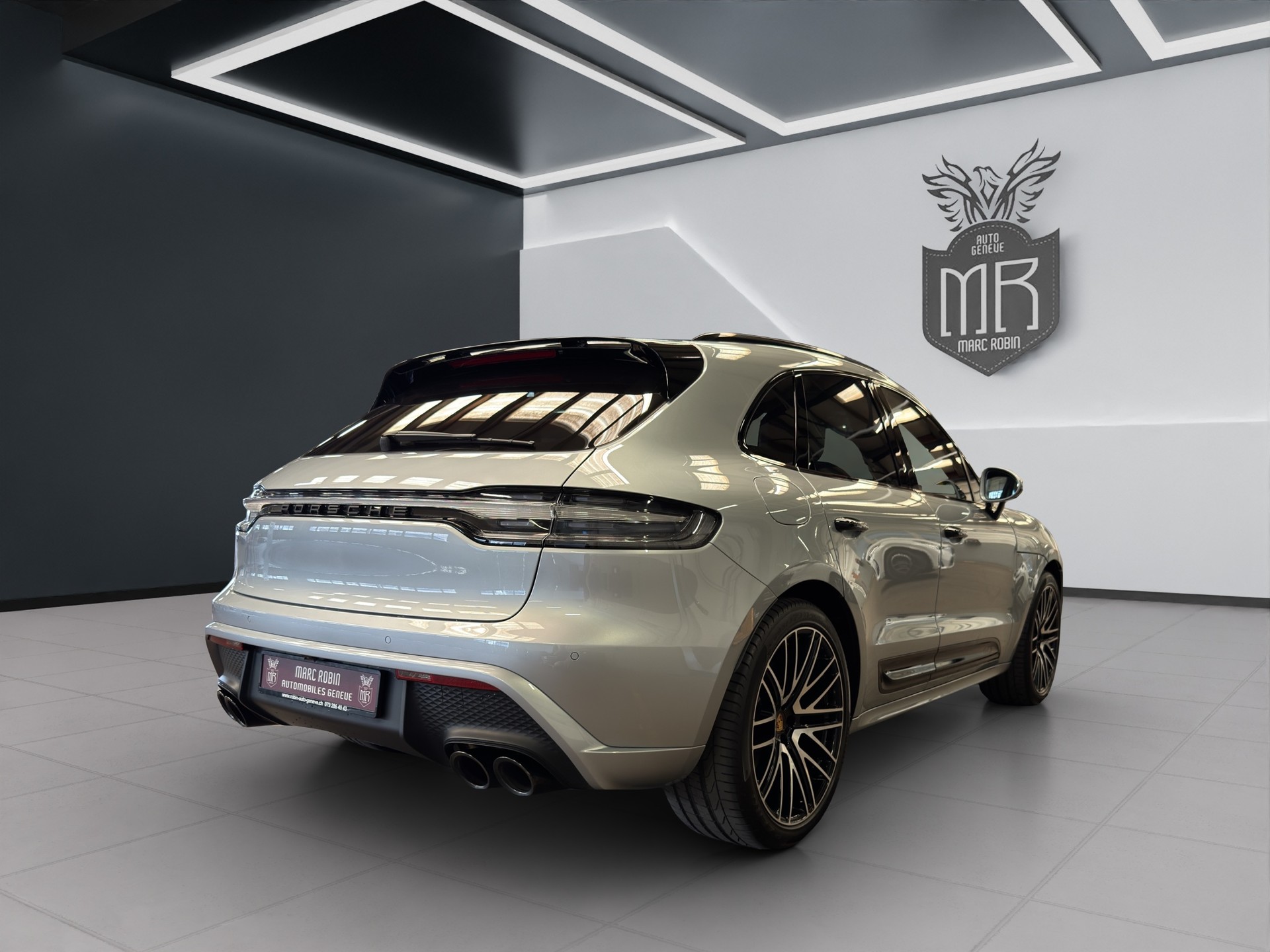 PORSCHE Macan GTS PDK-showroom-element-3