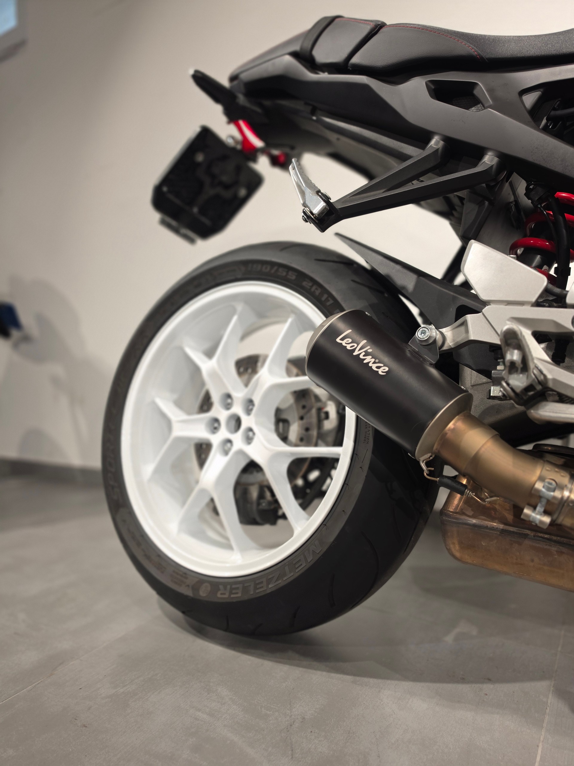 HONDA CB 1000 R ABS-image-4