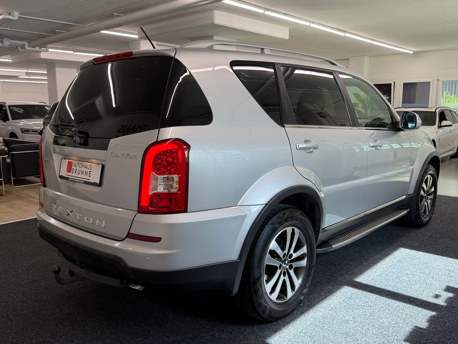 KGM-SsangYong Rexton RX200 e-XDi 4WD 7-Plätzer - AHK-showroom-element-3