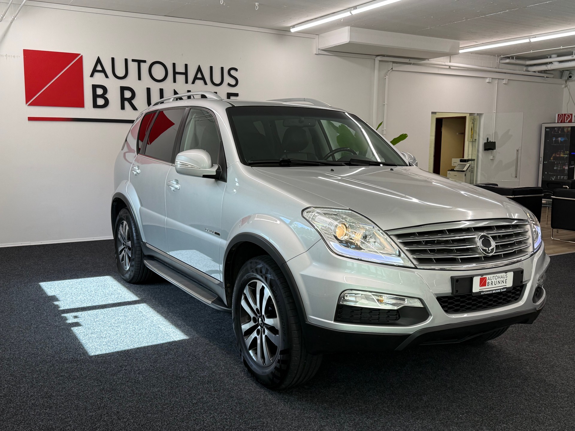KGM-SsangYong Rexton RX200 e-XDi 4WD 7-Plätzer - AHK-showroom-element-2