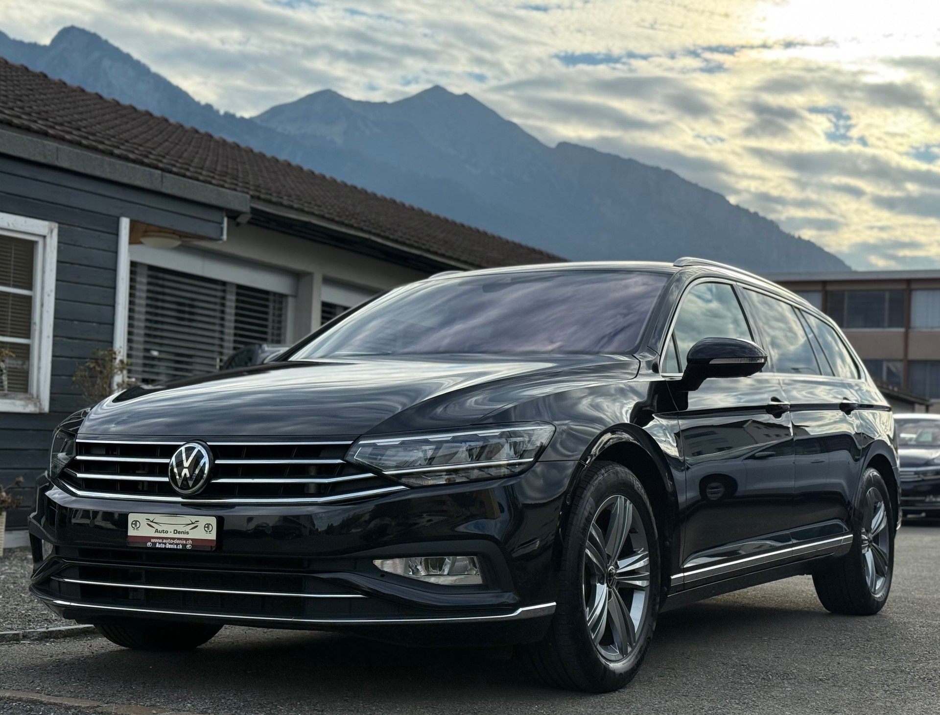 VW Passat Variant 2.0 TDI 200 Elegance DSG 4m-showroom-element-1