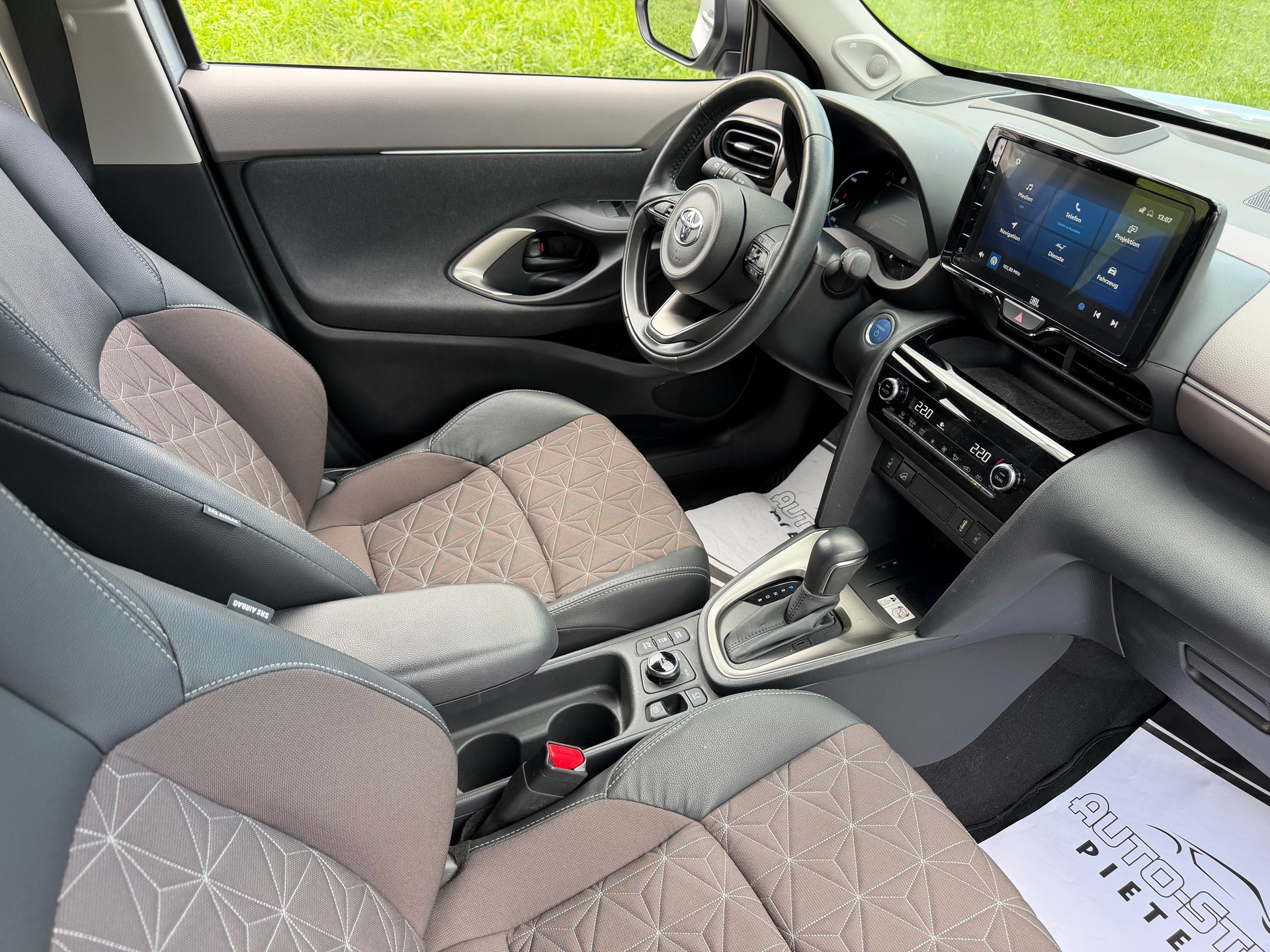 TOYOTA CH WAGEN YARIS CROSS1.5 ELEGANT e-CVT AWD-i . HAGELSCHADEN !! CH AUTO !! GARANTIE 10 JAHRE.-image-27