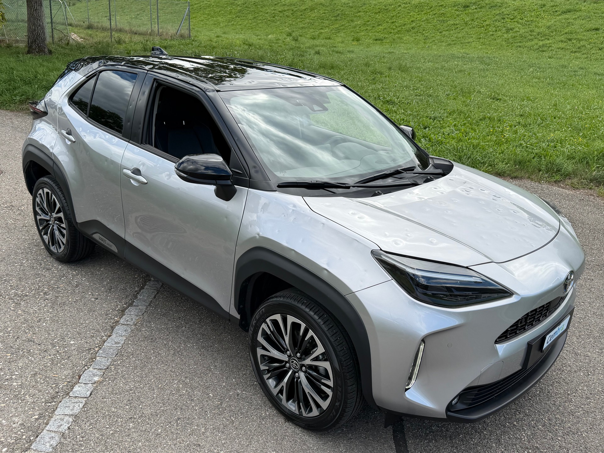TOYOTA CH WAGEN YARIS CROSS1.5 ELEGANT e-CVT AWD-i . HAGELSCHADEN !! CH AUTO !! GARANTIE 10 JAHRE.-showroom-element-2