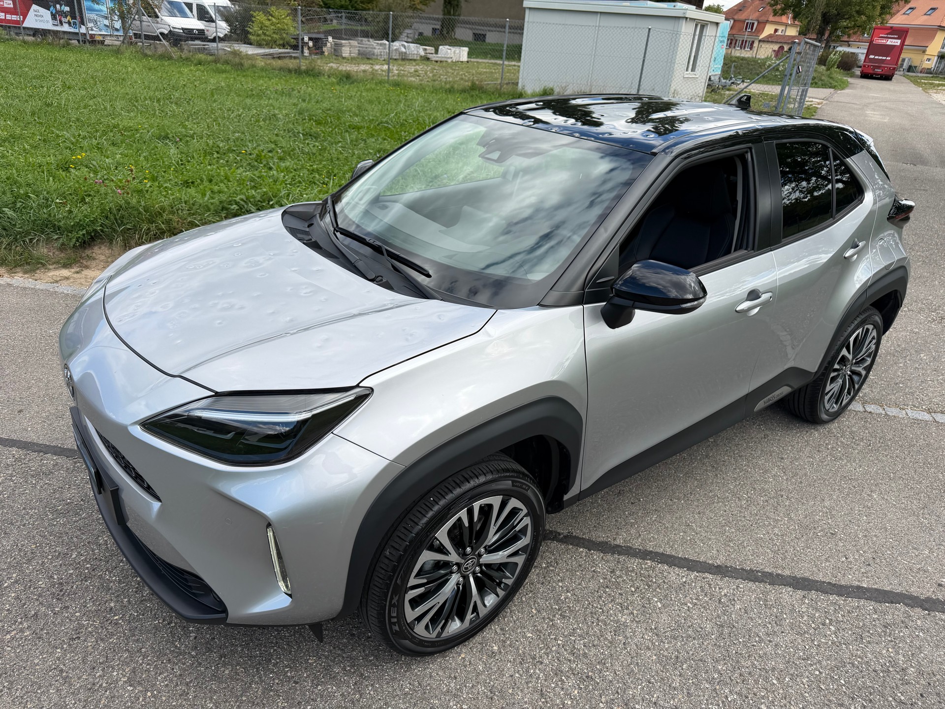 TOYOTA CH WAGEN YARIS CROSS1.5 ELEGANT e-CVT AWD-i . HAGELSCHADEN !! CH AUTO !! GARANTIE 10 JAHRE.-showroom-element-1