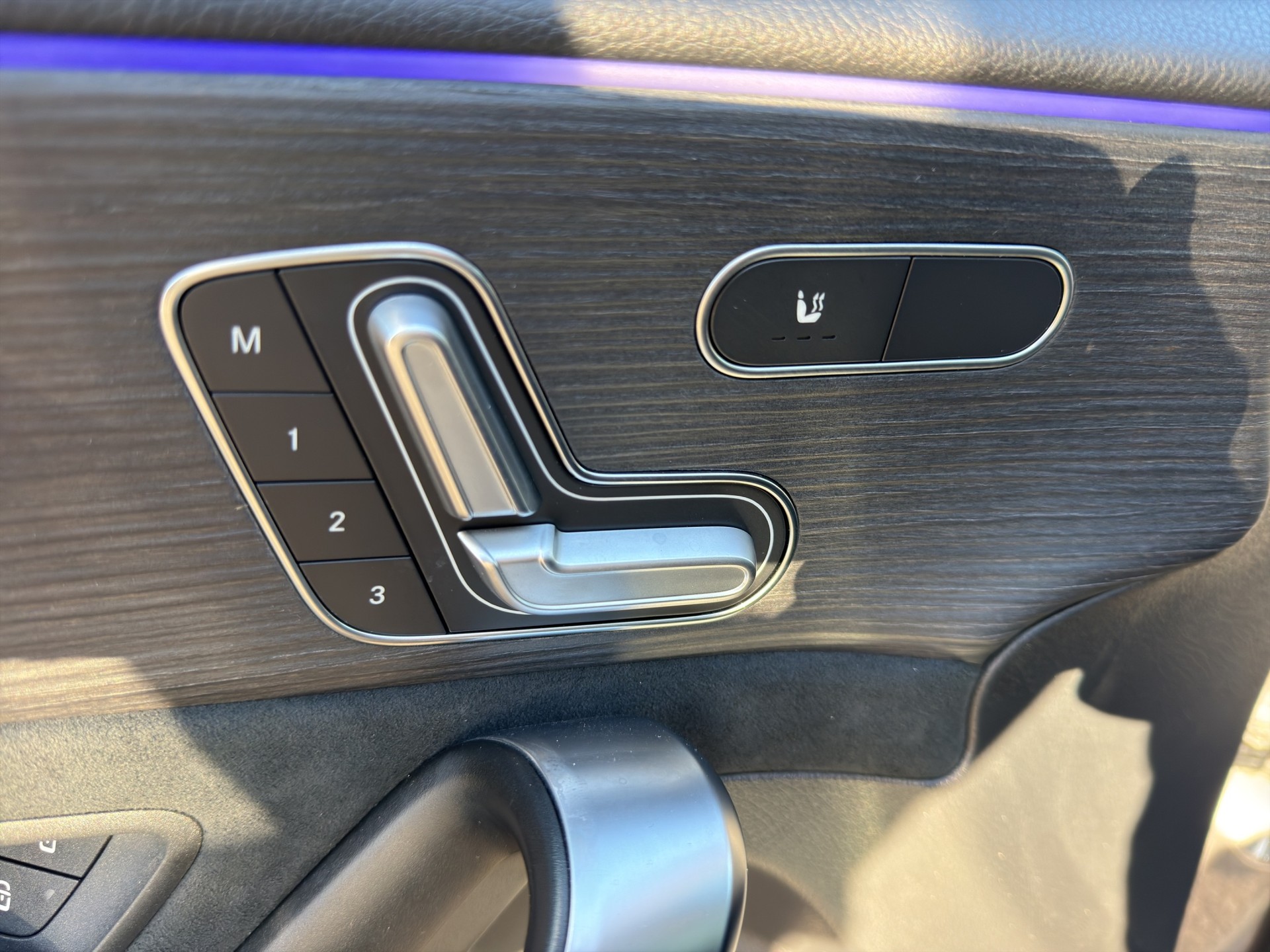 MERCEDES-BENZ A-Klasse W177 A 180 AMG Line-image-18