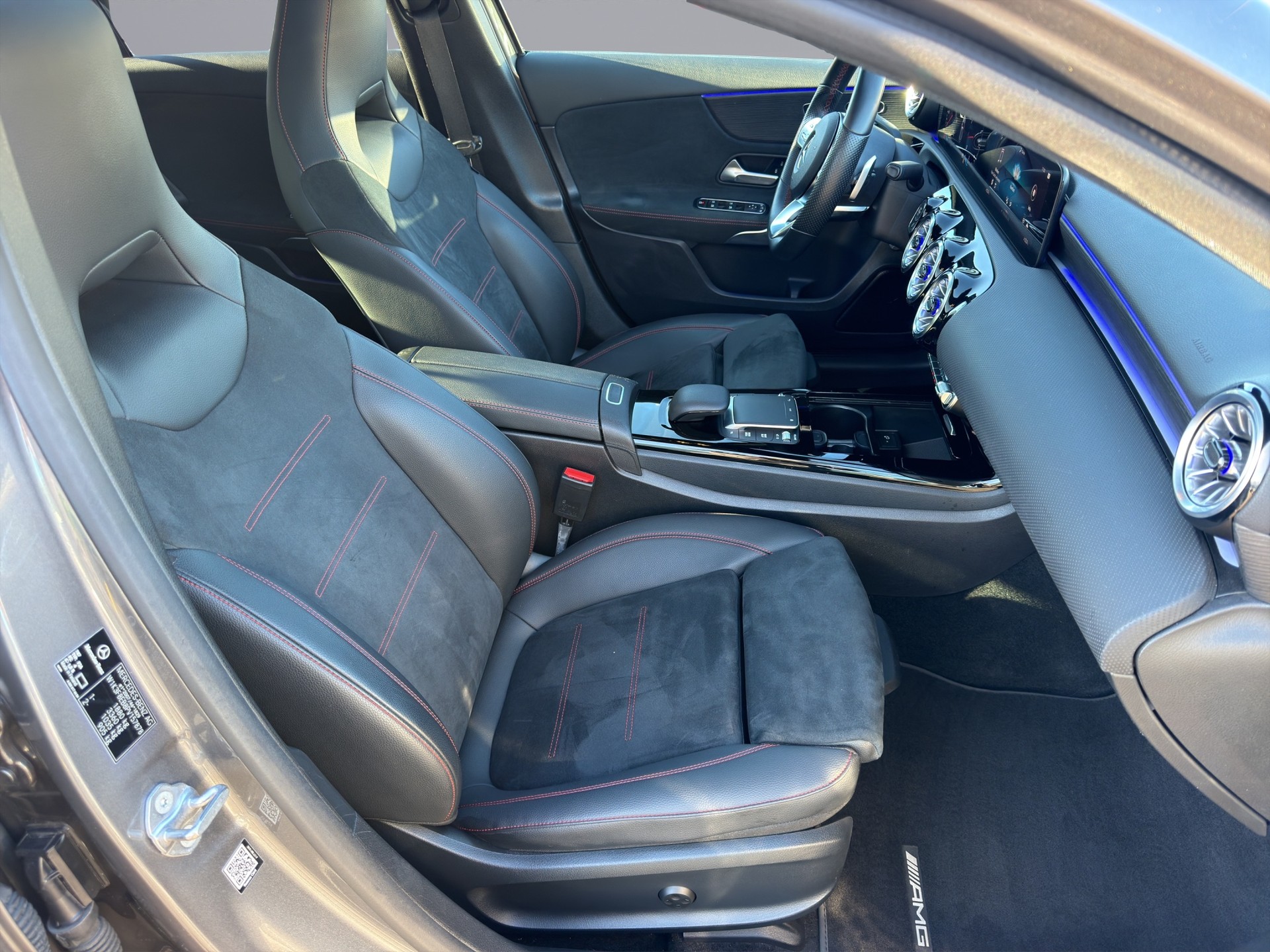MERCEDES-BENZ A-Klasse W177 A 180 AMG Line-image-14