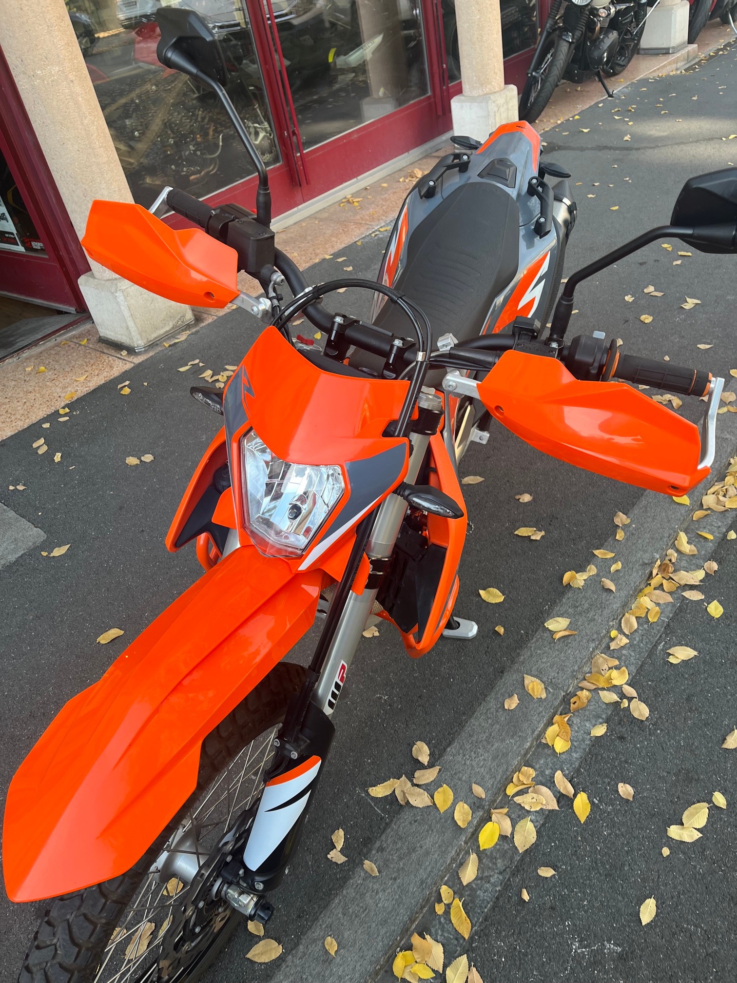 KTM 690 Enduro R ABS-image-2