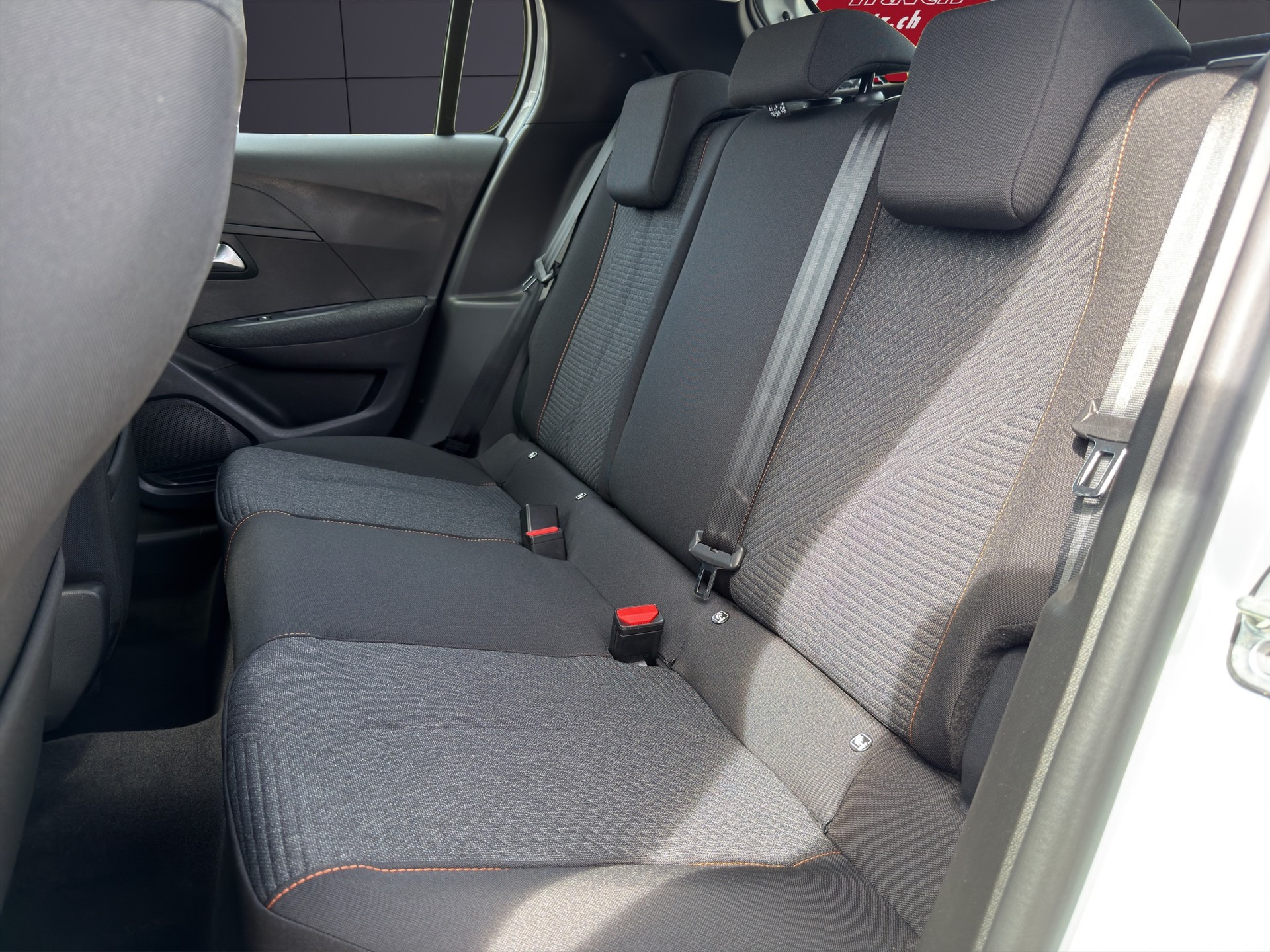 PEUGEOT 208 1.2 MHEV Style-image-6