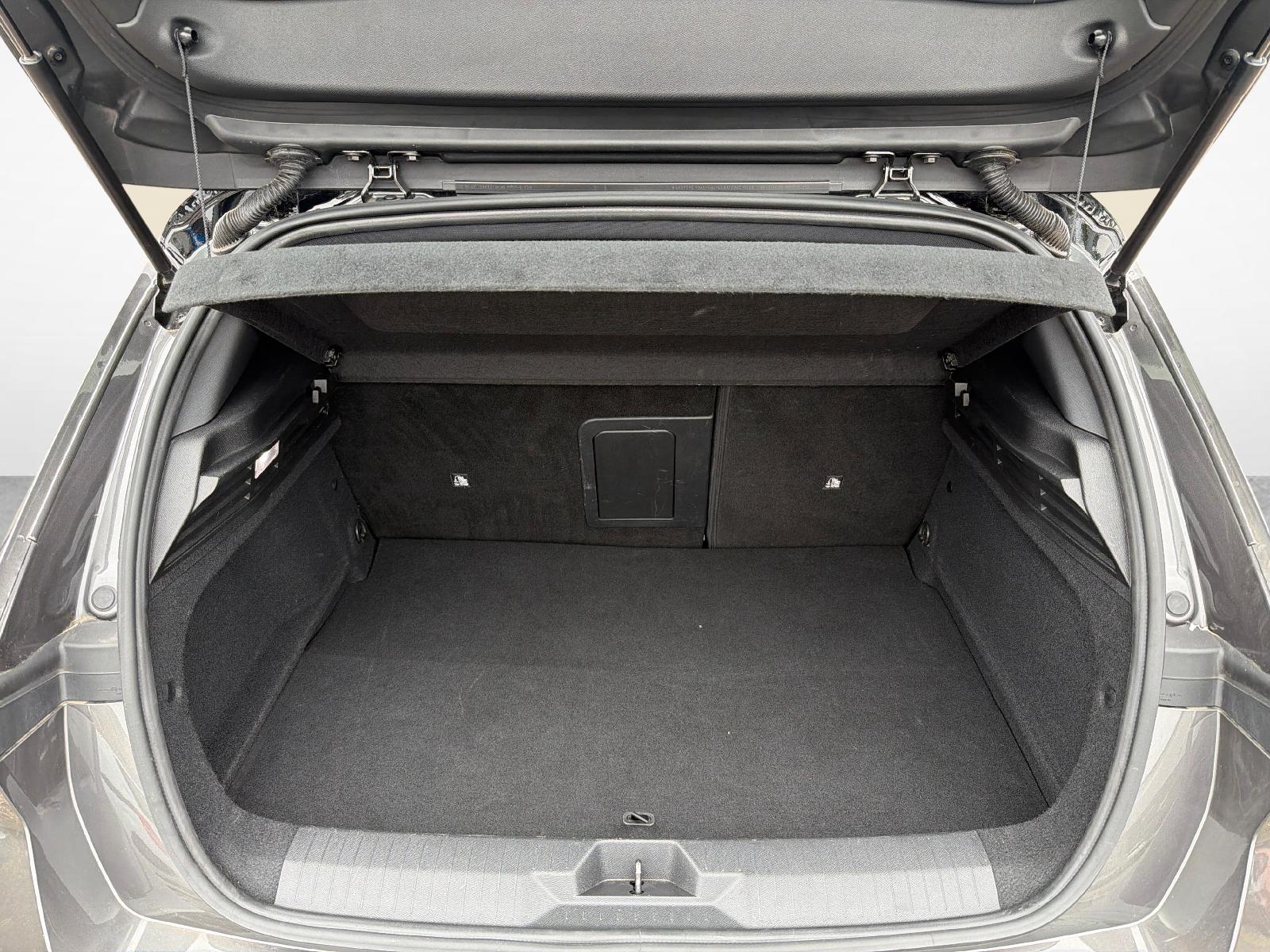 OPEL Astra 1.6 T PHEV 180 Swiss Premium-image-11