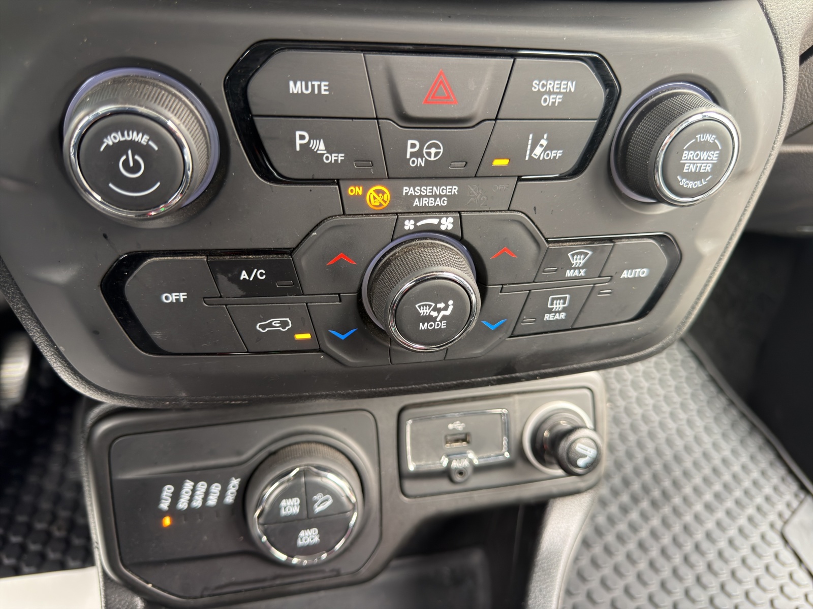 JEEP Renegade 2.0 CRD Trailhawk AWD + Low Range 9ATX-image-21