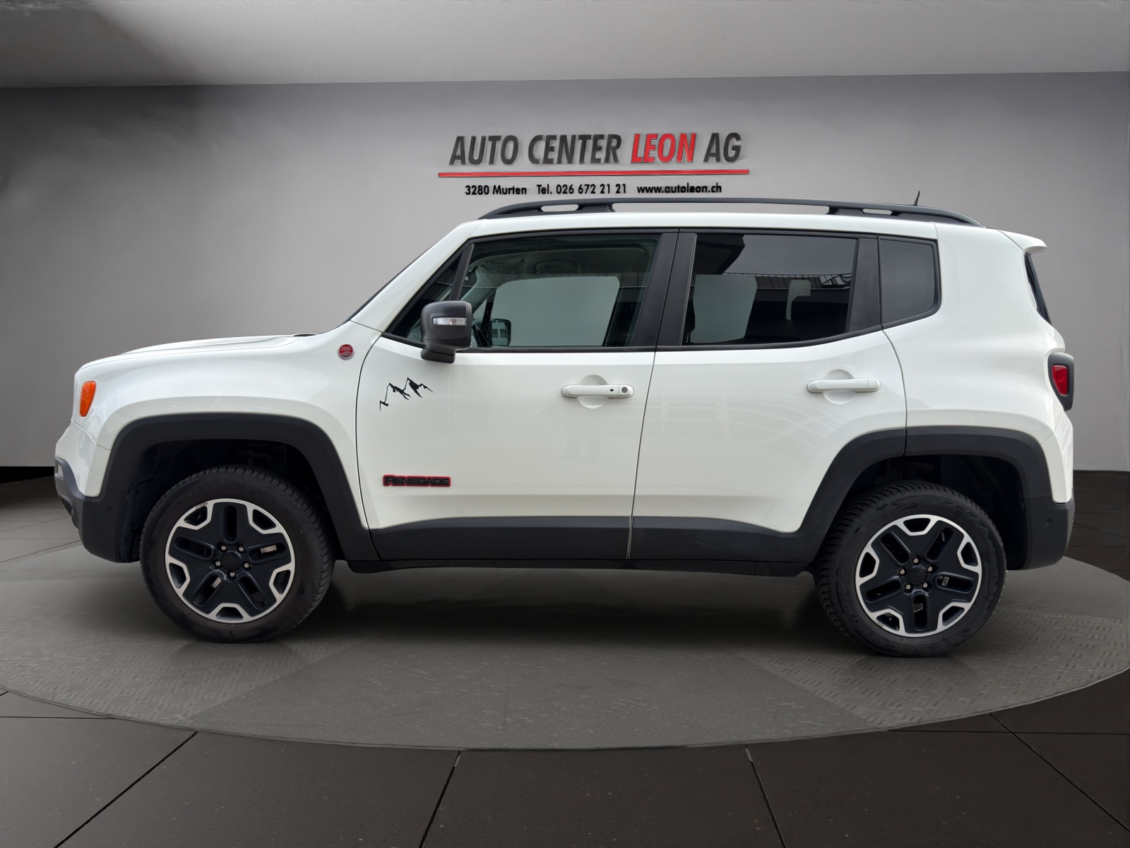 JEEP Renegade 2.0 CRD Trailhawk AWD + Low Range 9ATX-showroom-element-2
