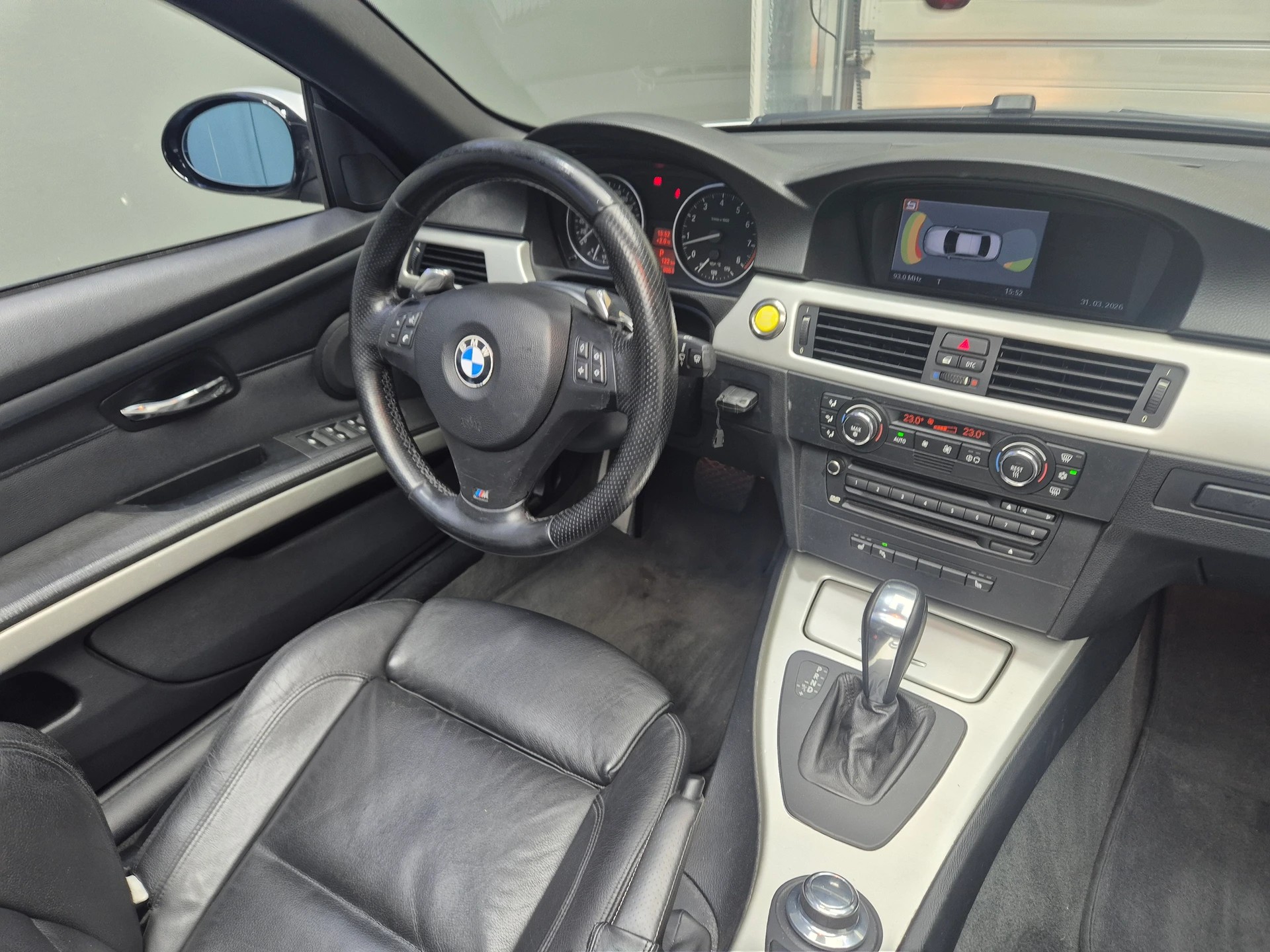 BMW 335i Cabriolet Steptronic-image-18
