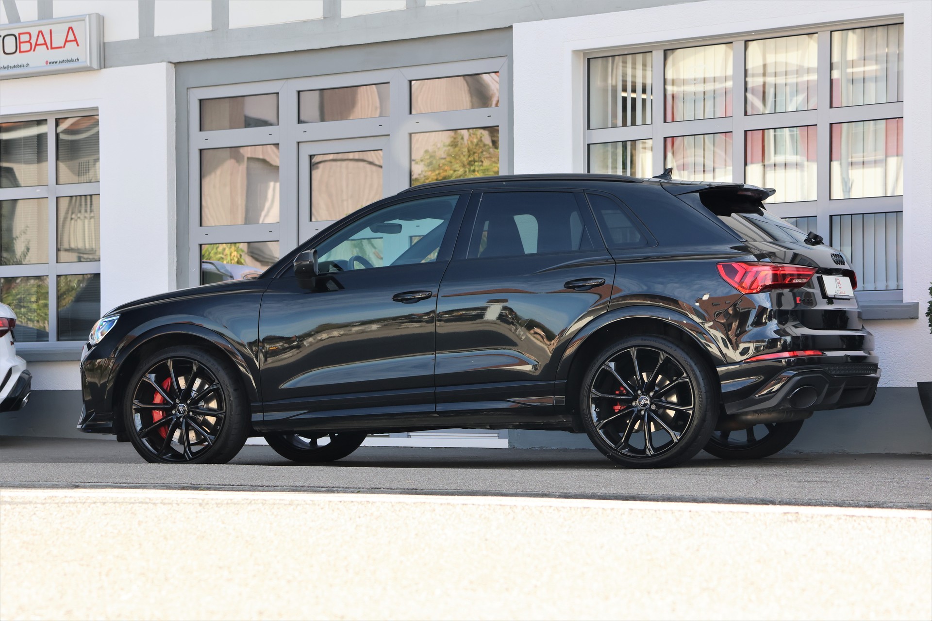 AUDI RS Q3 2.5 TFSI quattro S tronic *BlackStyle* + 1.9T AHK-showroom-element-3