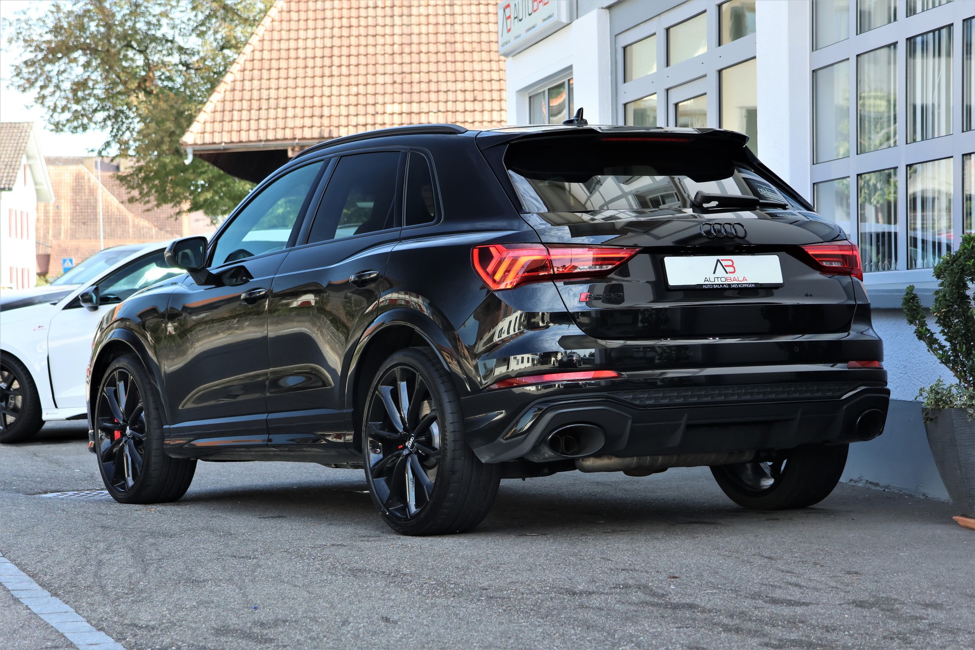 AUDI RS Q3 2.5 TFSI quattro S tronic *BlackStyle* + 1.9T AHK-showroom-element-2