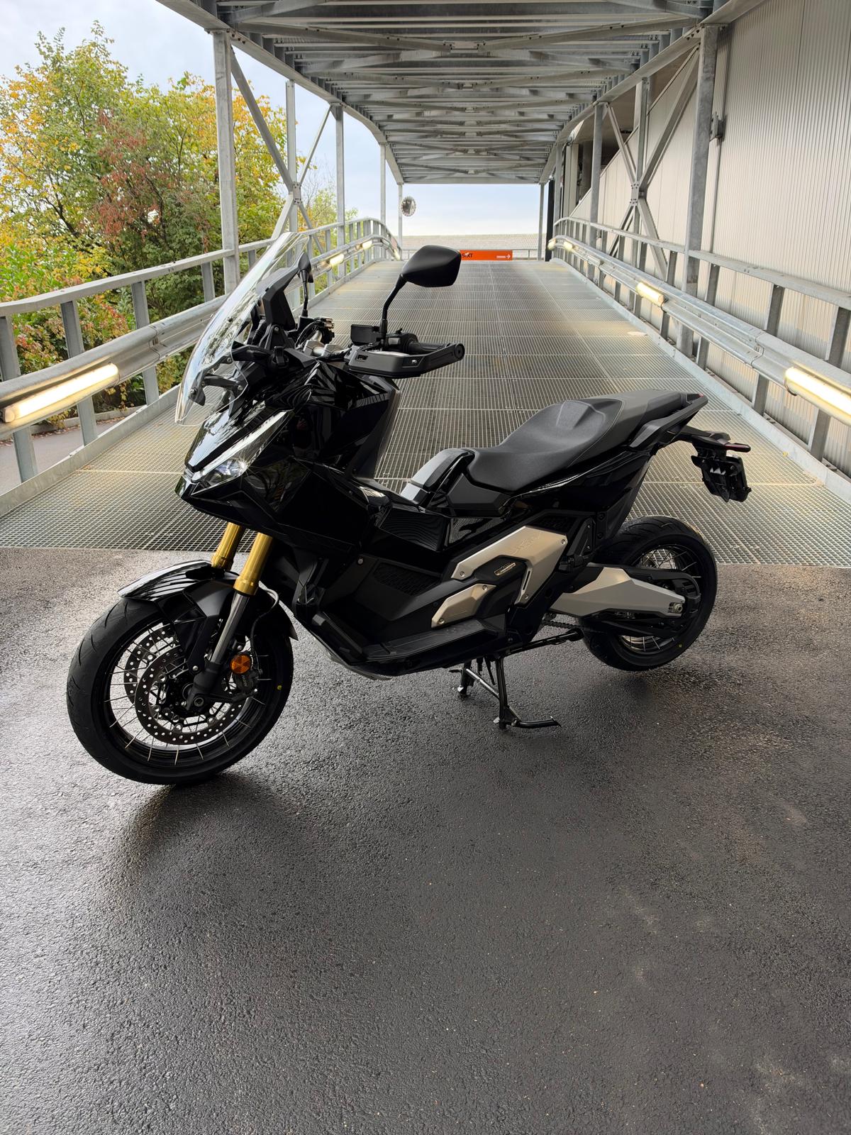 HONDA X-ADV 750-image-1